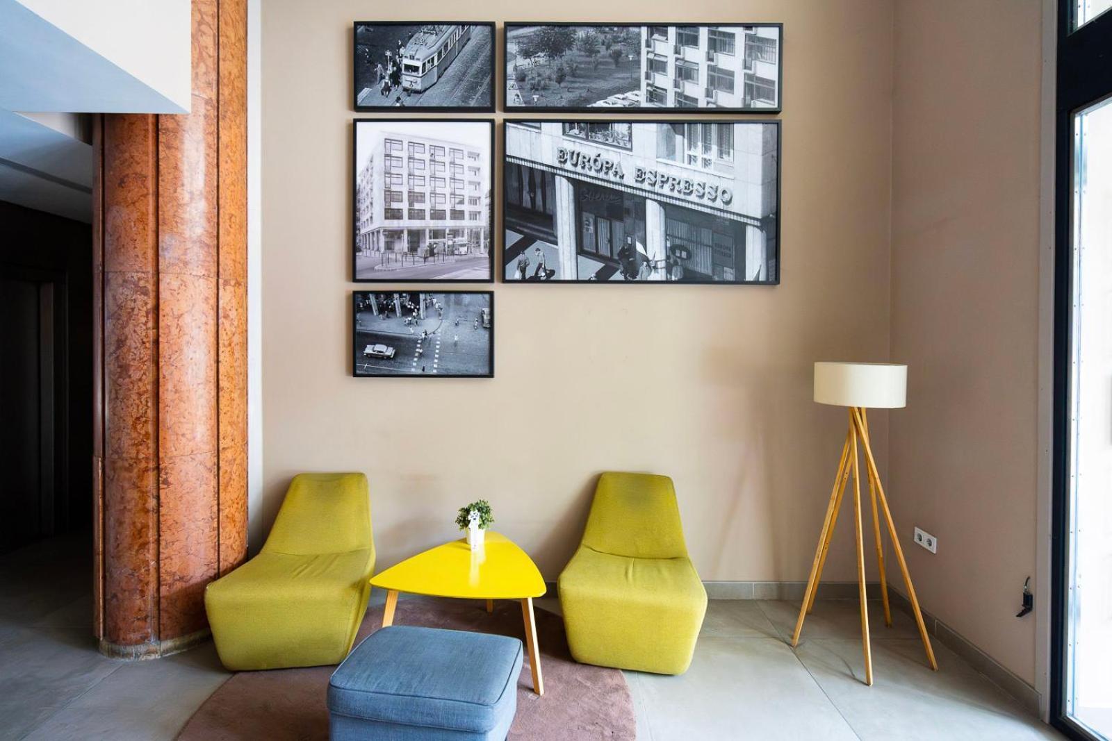 Designer Vintage Near Castle District Apartment *