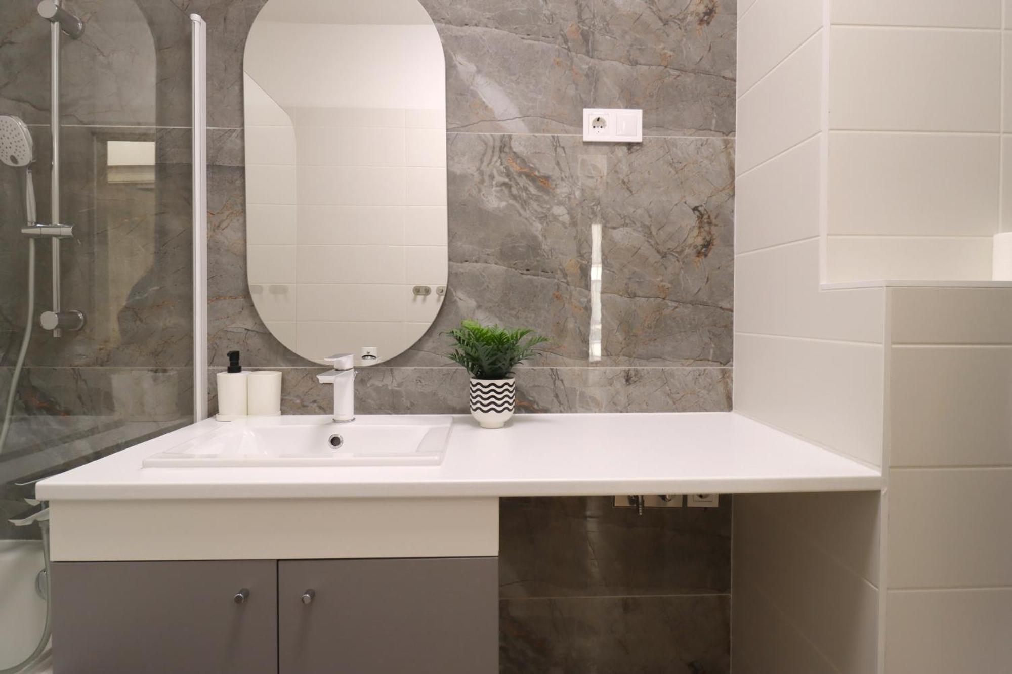 Appartamento Kazinczy 2bdr With Ac, Smart Tv Budapest