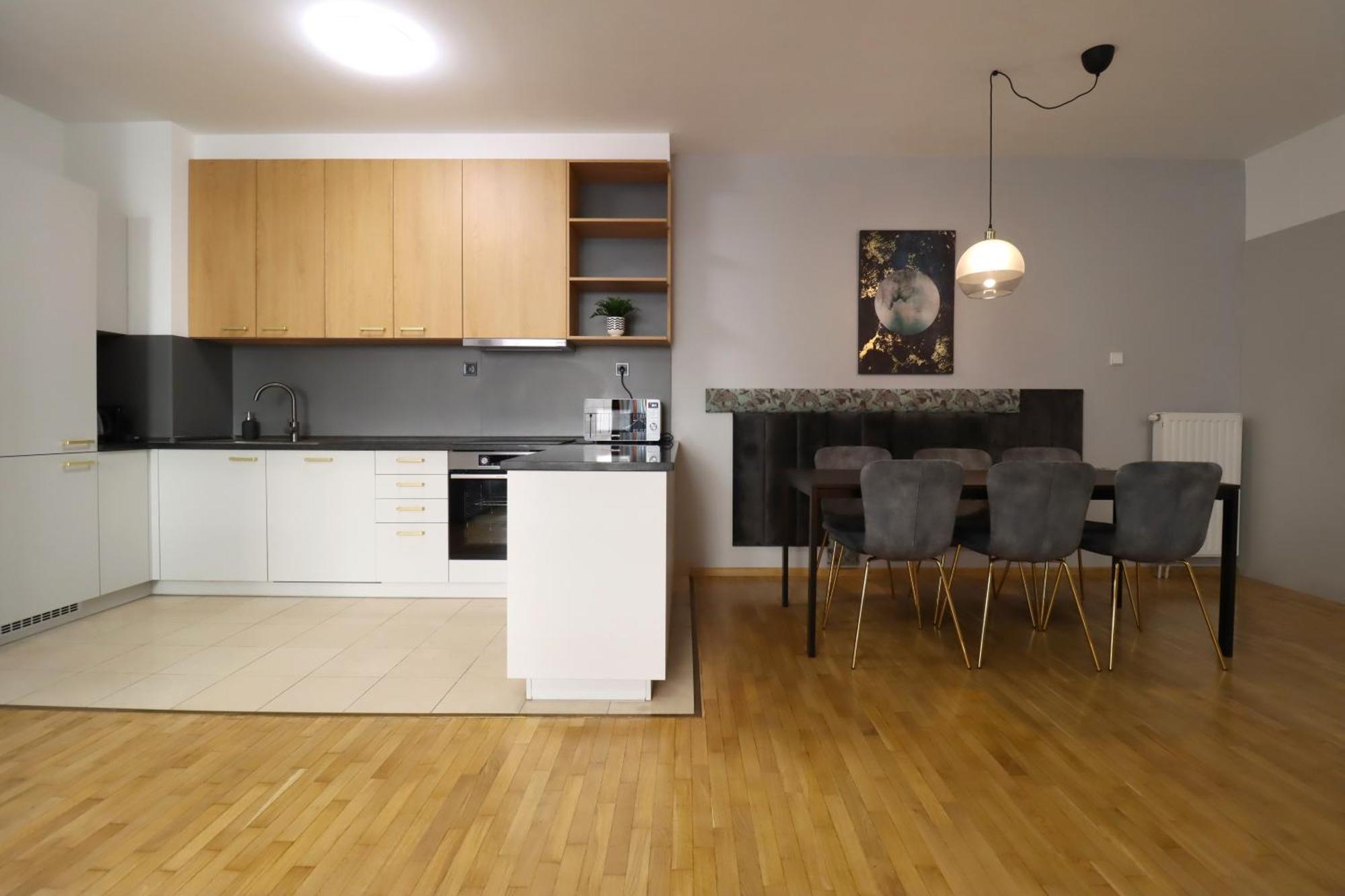 Kazinczy 2bdr With Ac, Smart Tv * Budapest