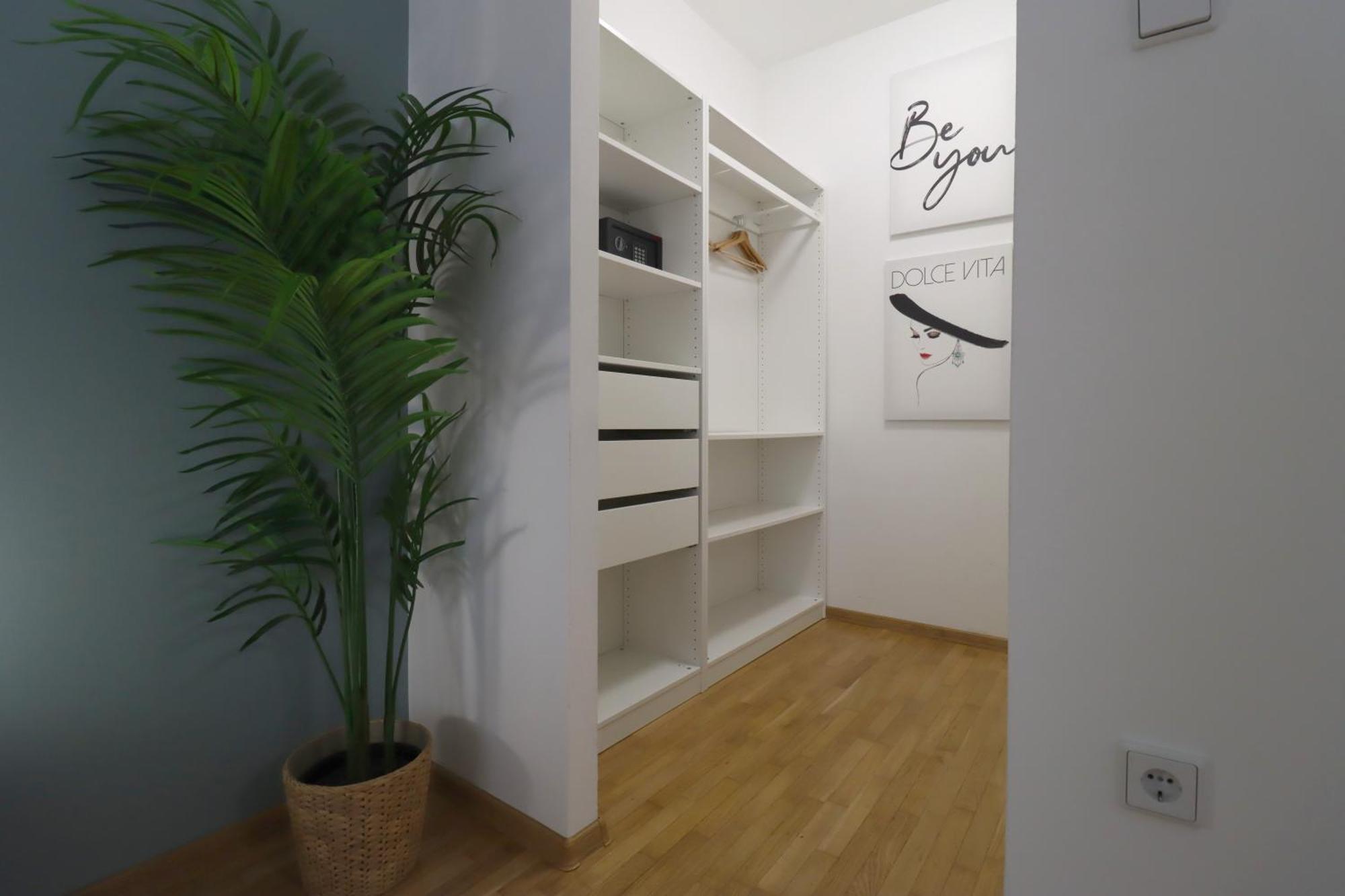Kazinczy 2bdr With Ac, Smart Tv Appartamento Budapest