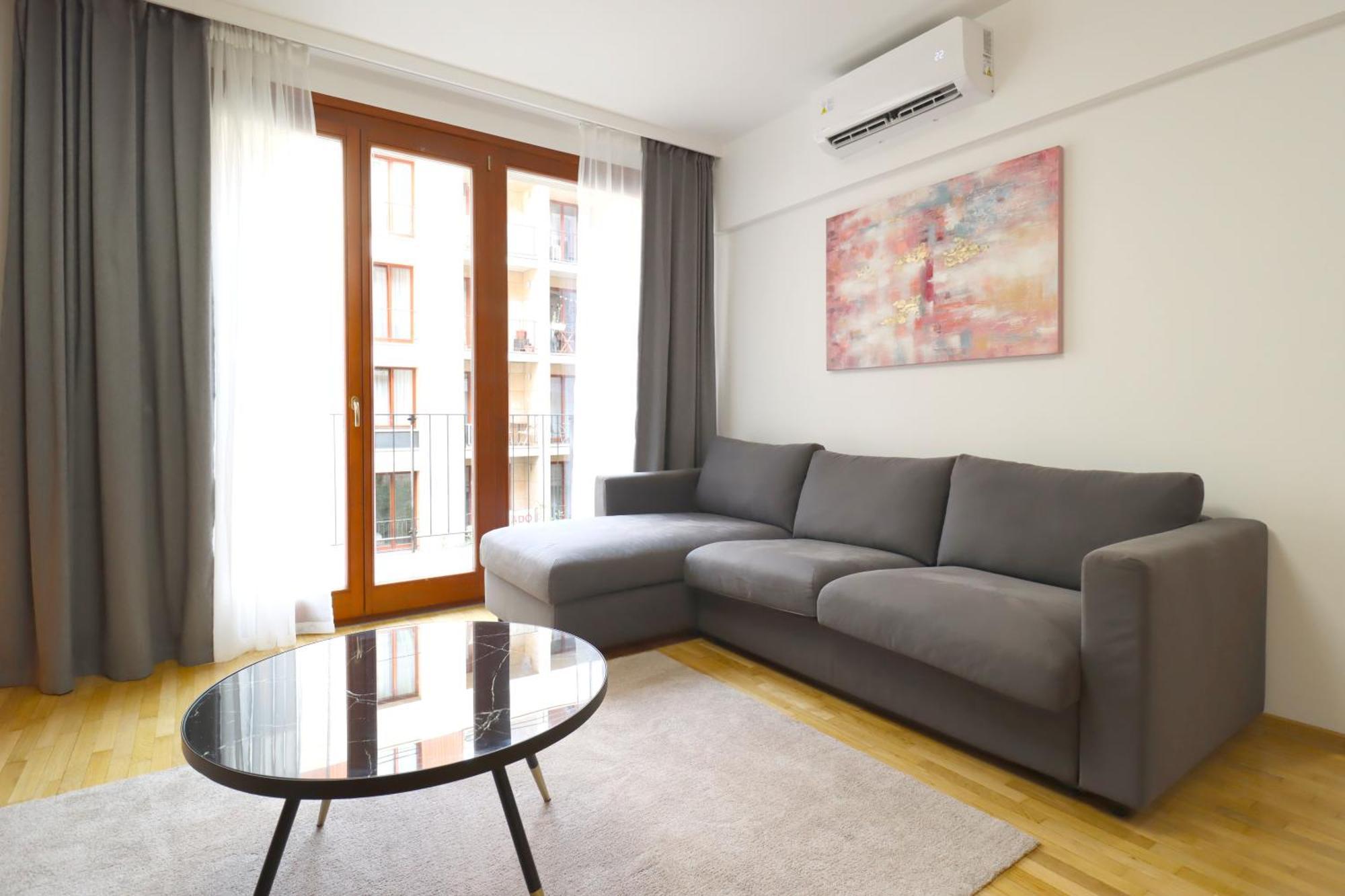 Appartamento Kazinczy 2bdr With Ac, Smart Tv Budapest
