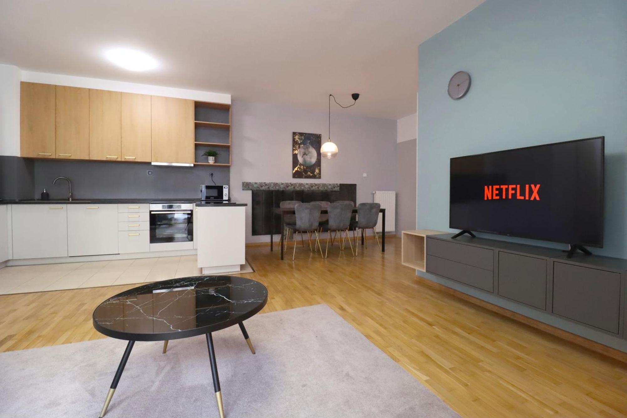 Kazinczy 2bdr With Ac, Smart Tv Appartamento