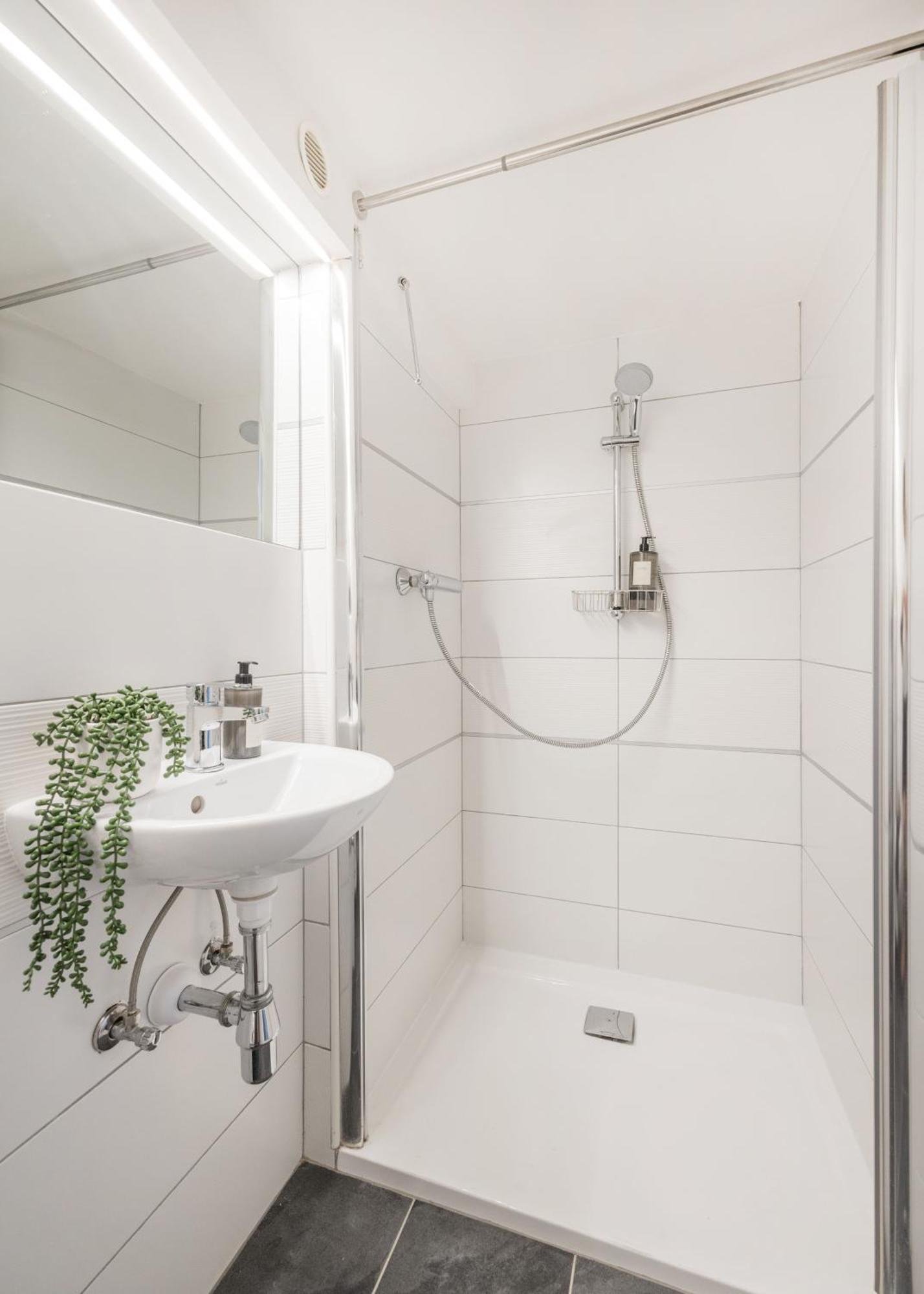 Chic 3br Heart Of District 7- Gem Apartment Budapest