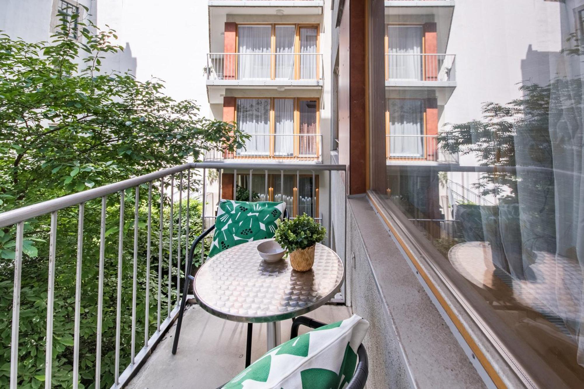Very Central - Large - Balcony - Comfy *