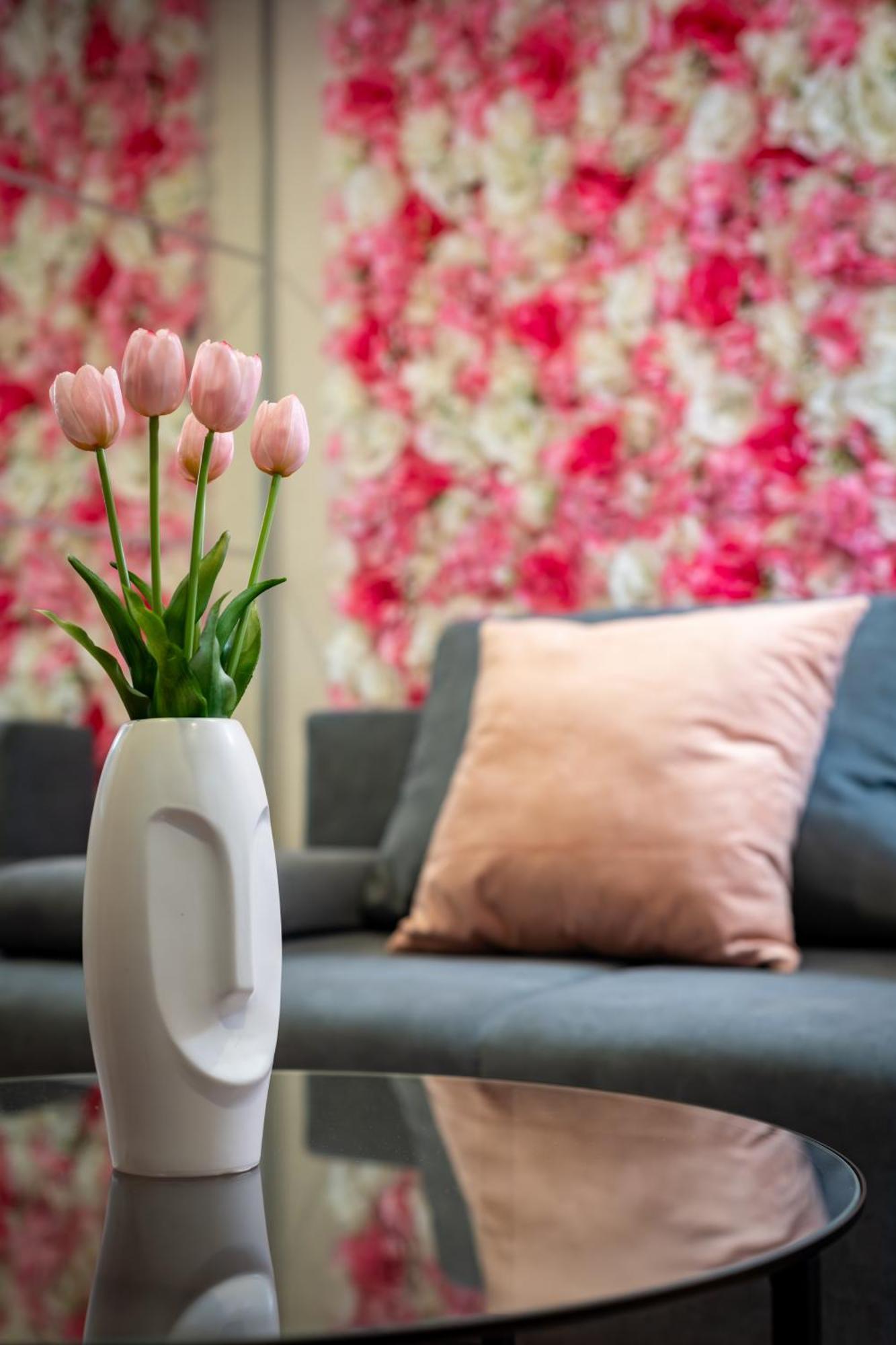 Apartment Rose Garden