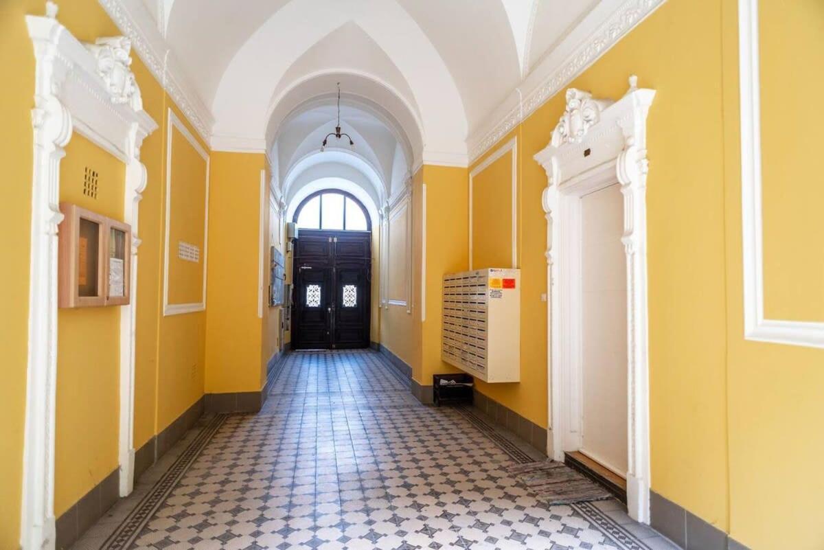 Extra Brand New And Large Ac Appartamento