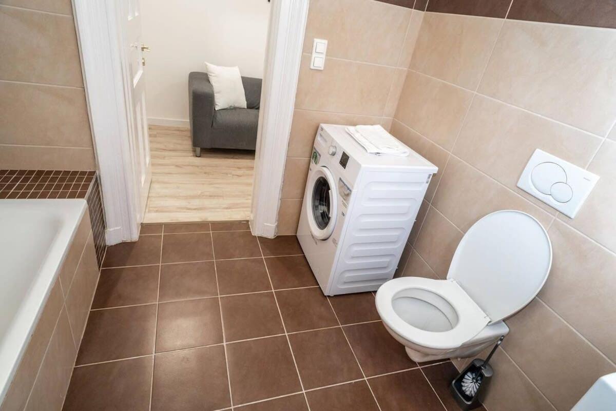 Extra Brand New And Large Ac Appartamento Budapest