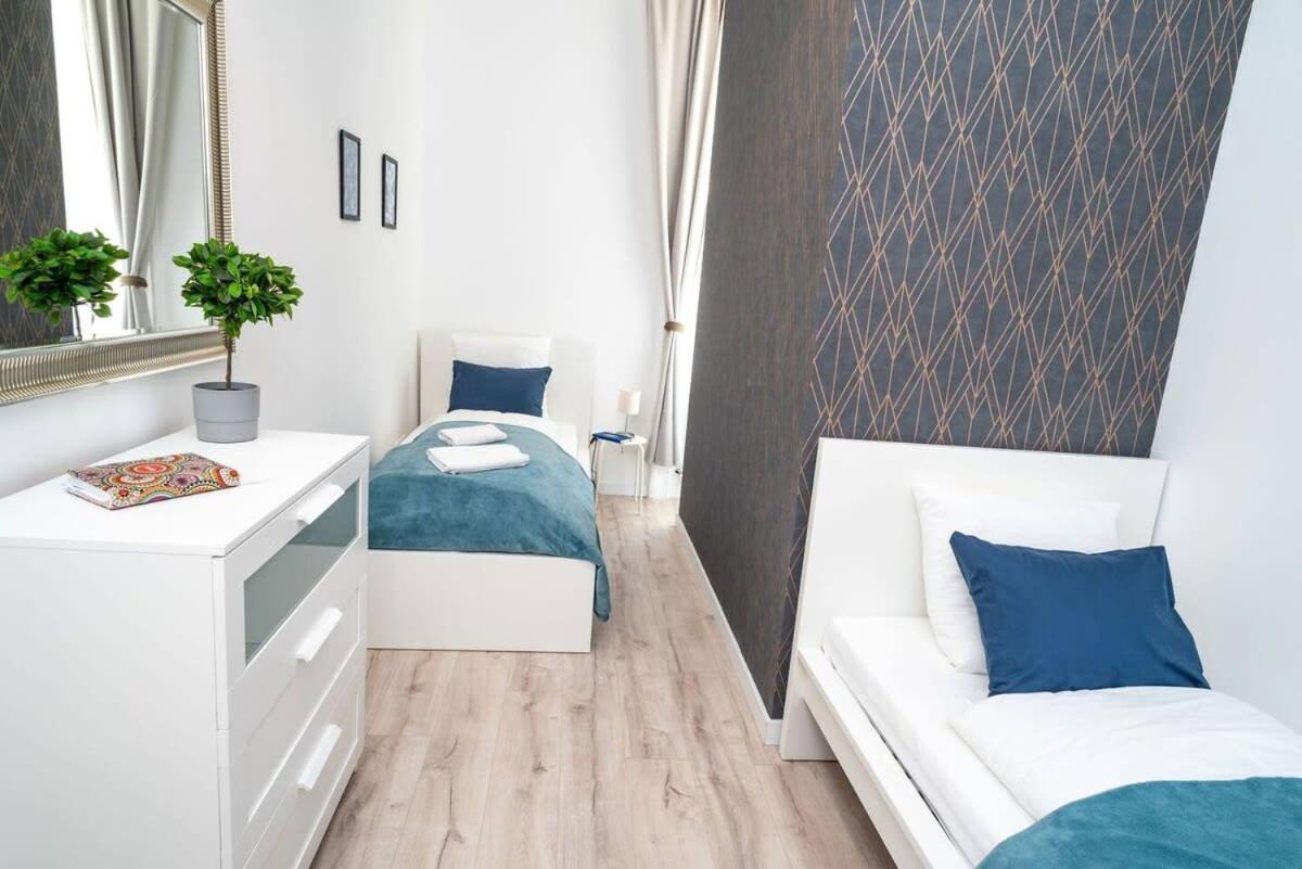Extra Brand New And Large Ac Budapest
