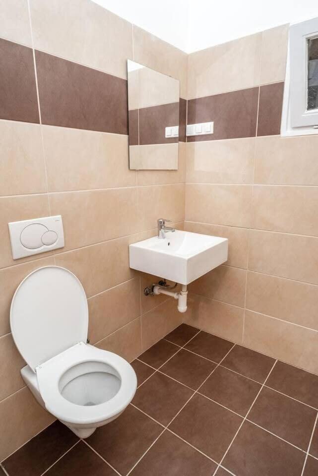 Extra Brand New And Large Ac * Budapest