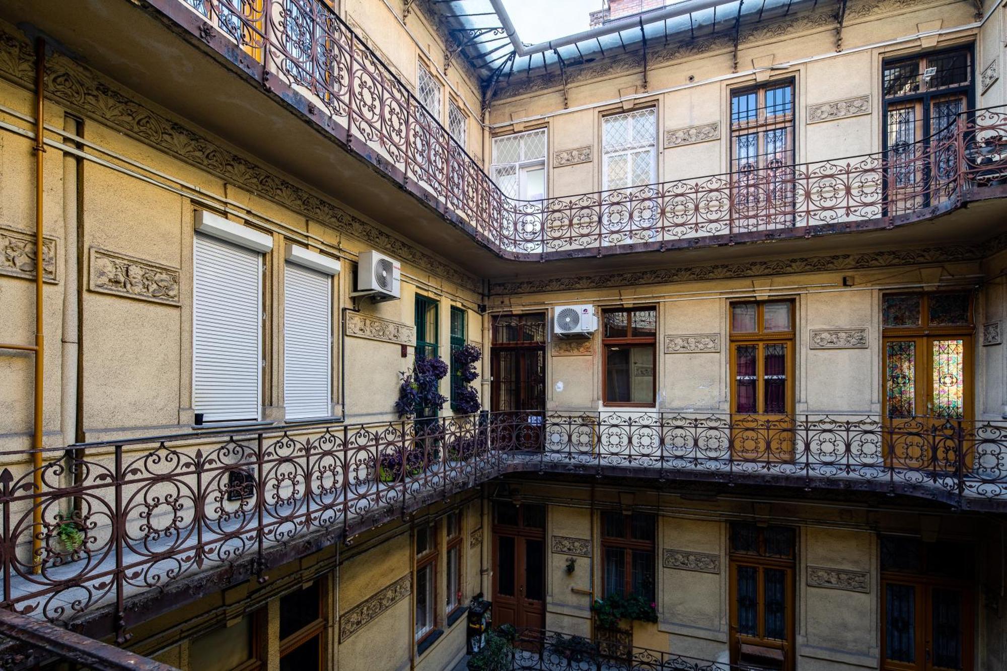 Sunny Three Bedroom Apartment *