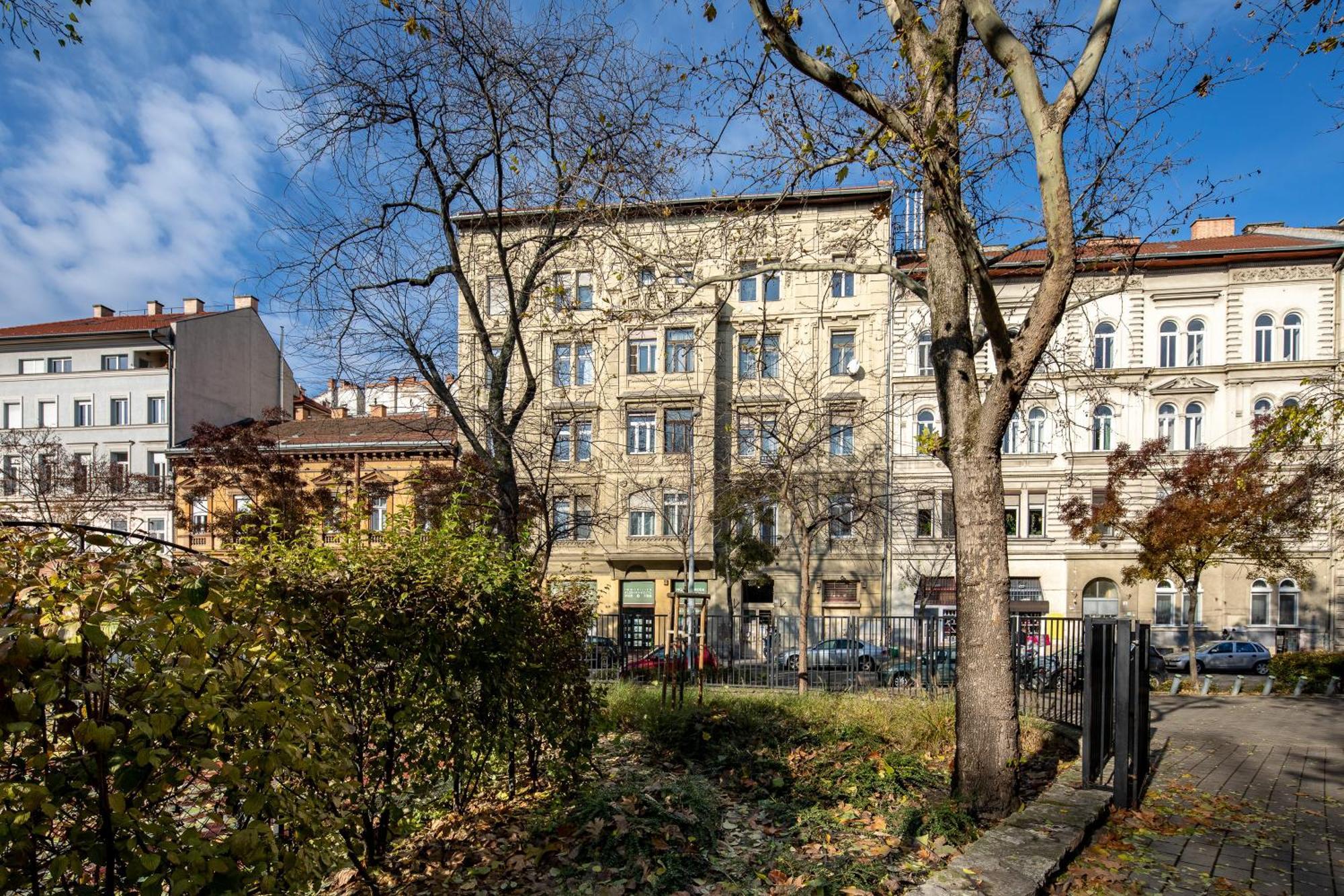 Apartment Sunny Three Bedroom *
