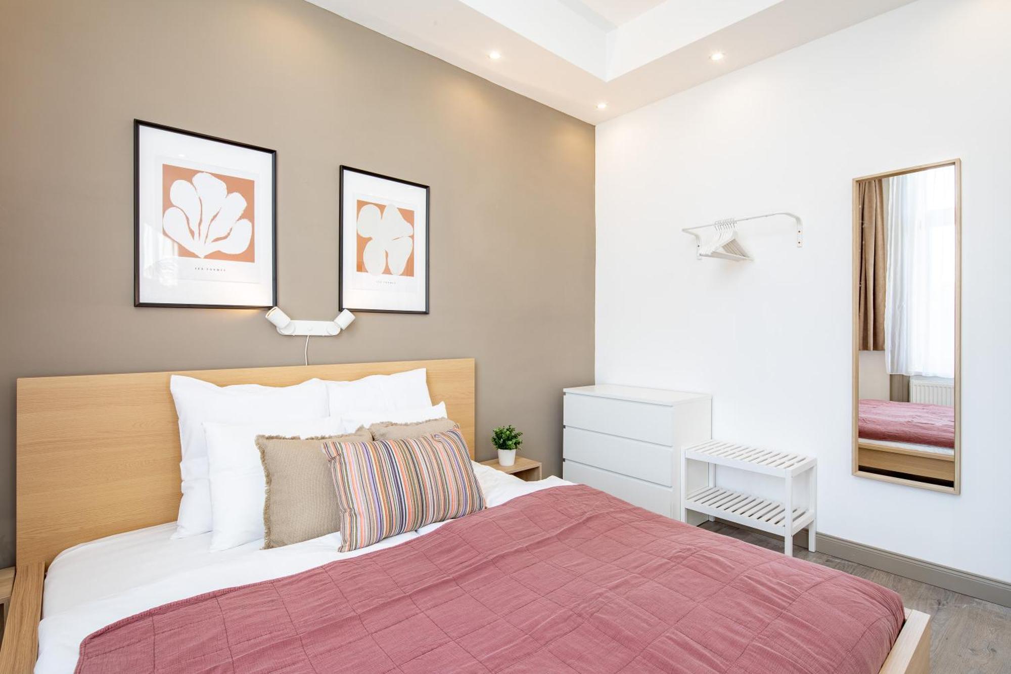 Apartment Sunny Three Bedroom Budapest