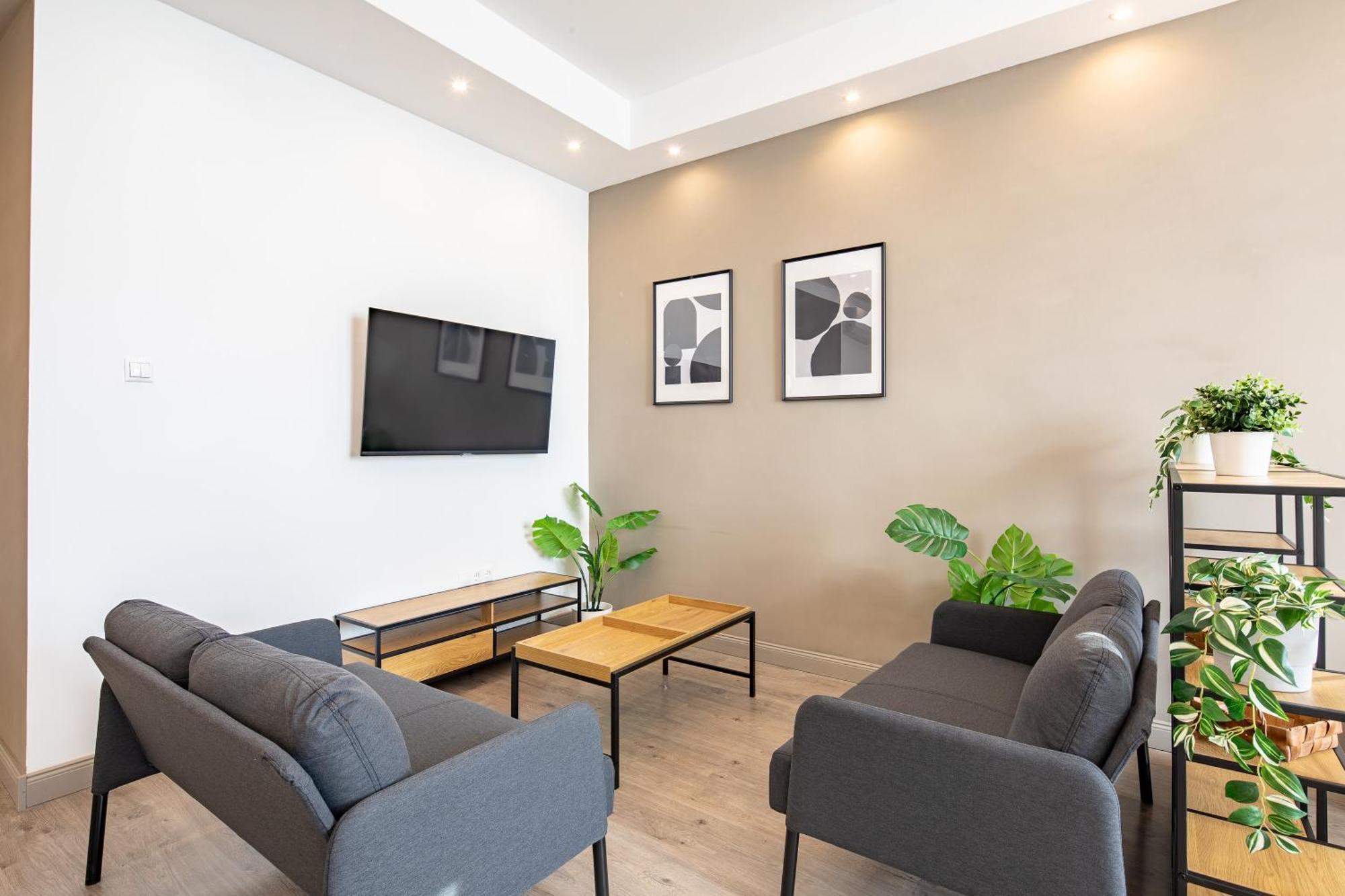 Apartment Sunny Three Bedroom *