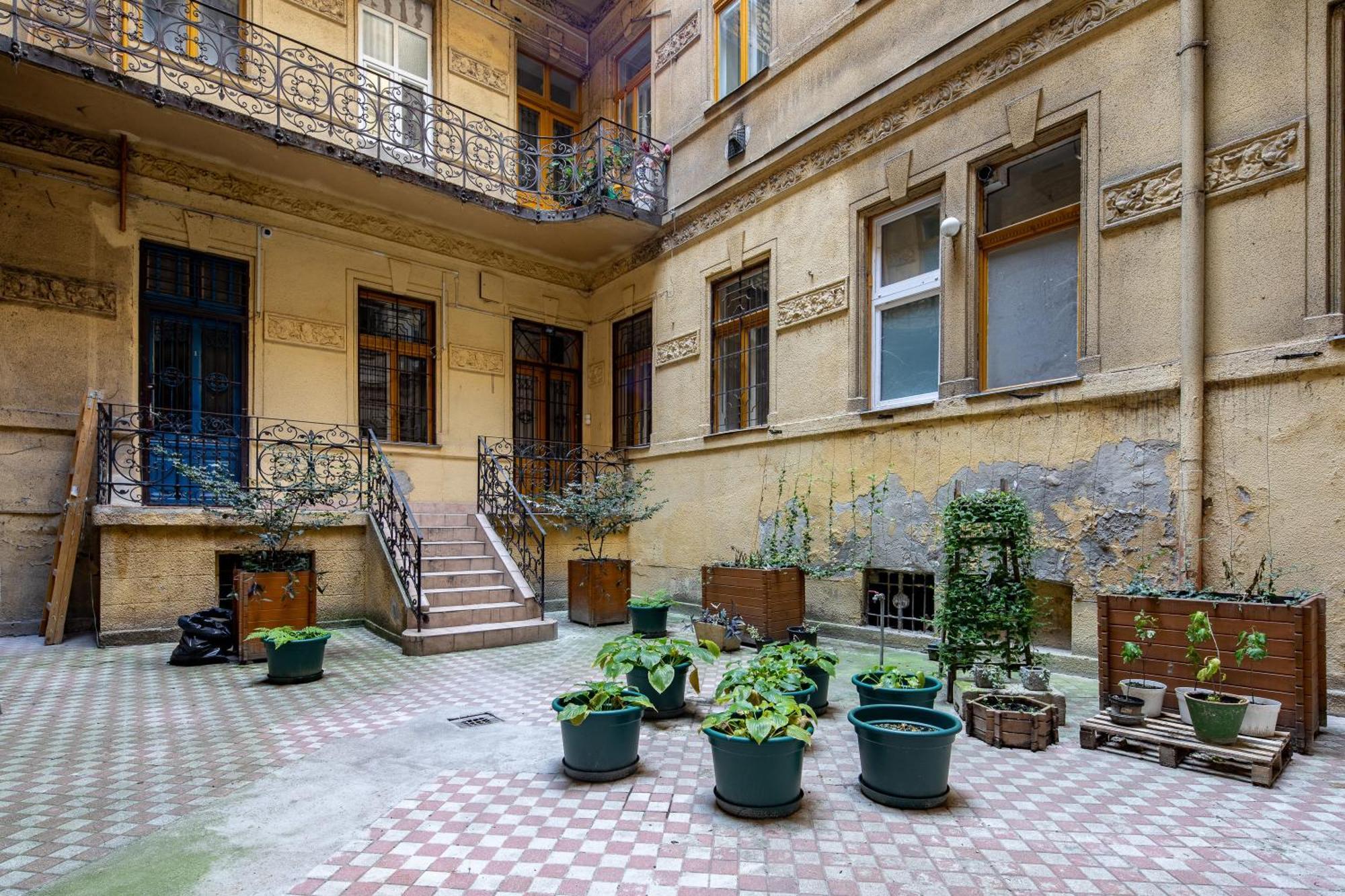 Apartment Sunny Three Bedroom *