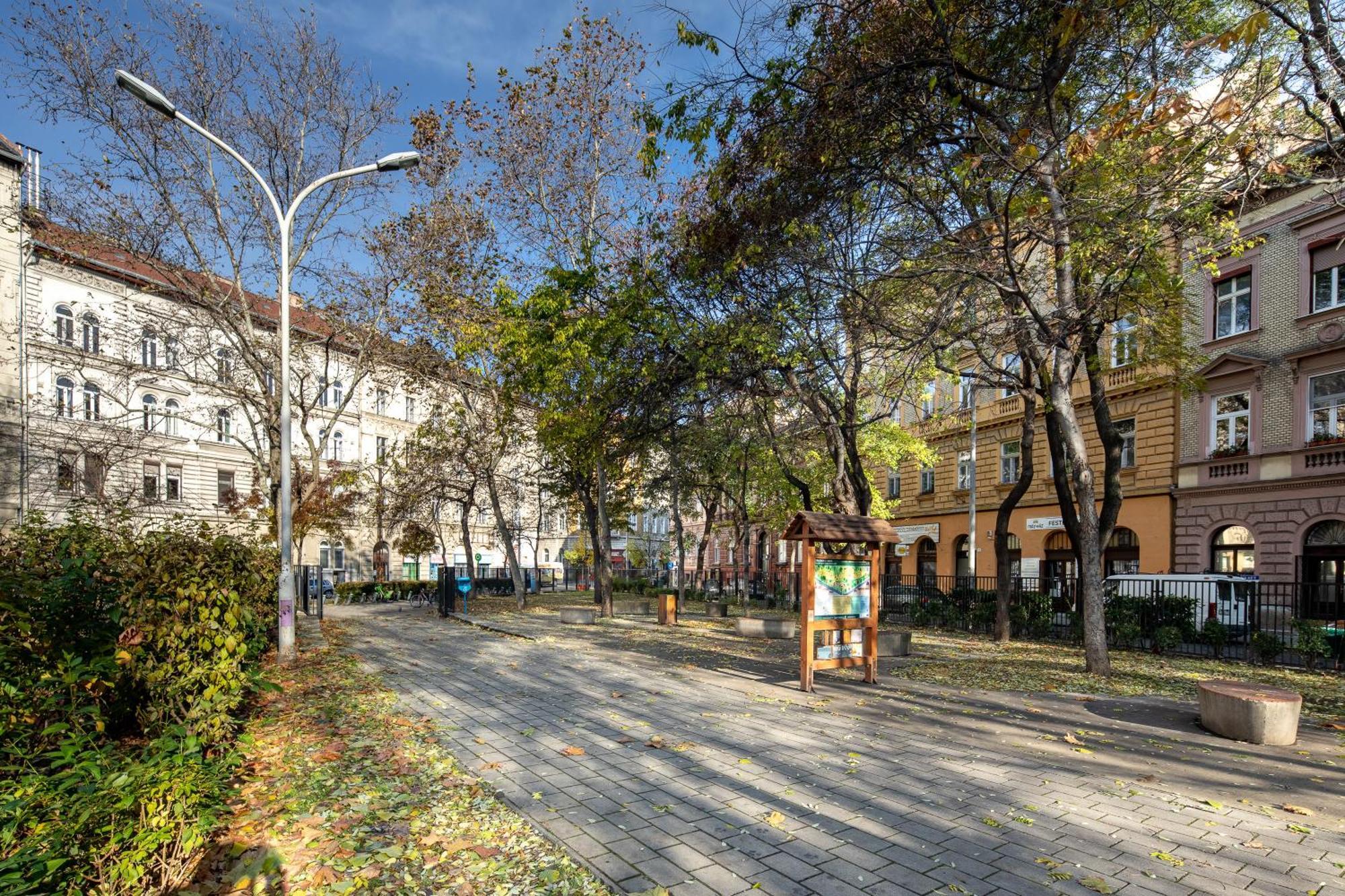 Sunny Three Bedroom Apartment *