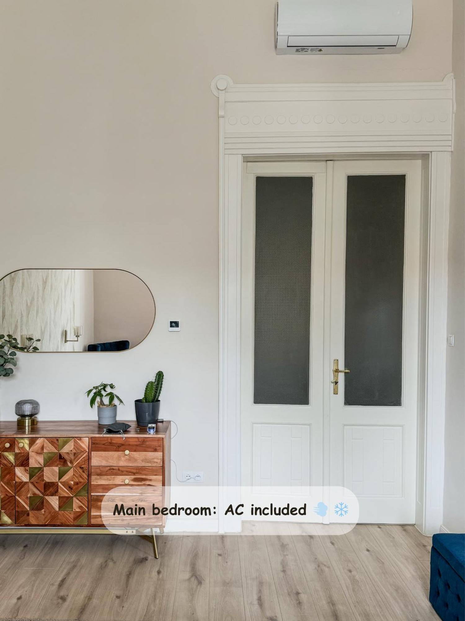 Apartment Luxury Parisian Designed 3-bedroom Gem In Heart Of Budapest