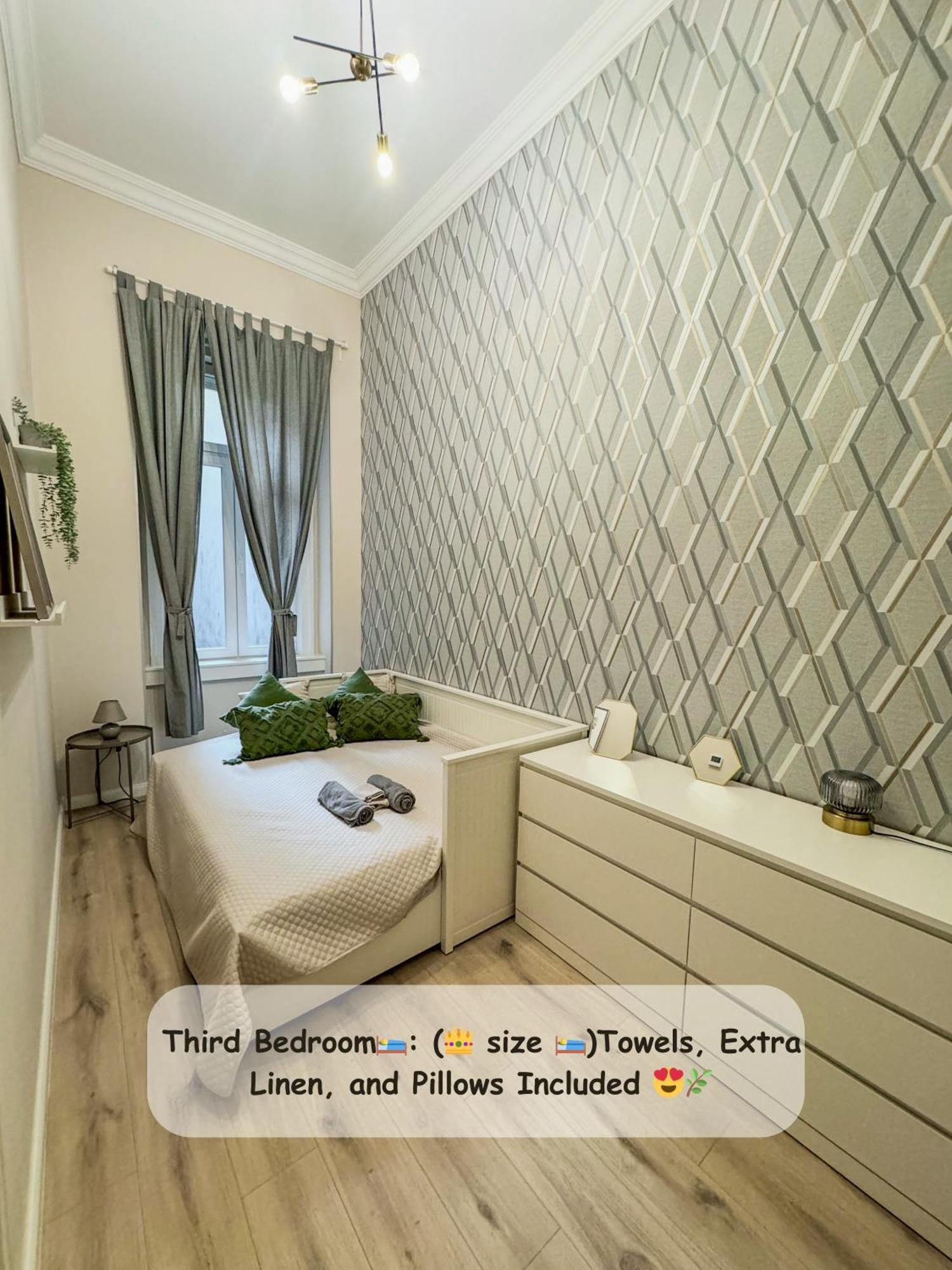 Luxury Parisian Designed 3-bedroom Gem In Heart Of Apartment Budapest