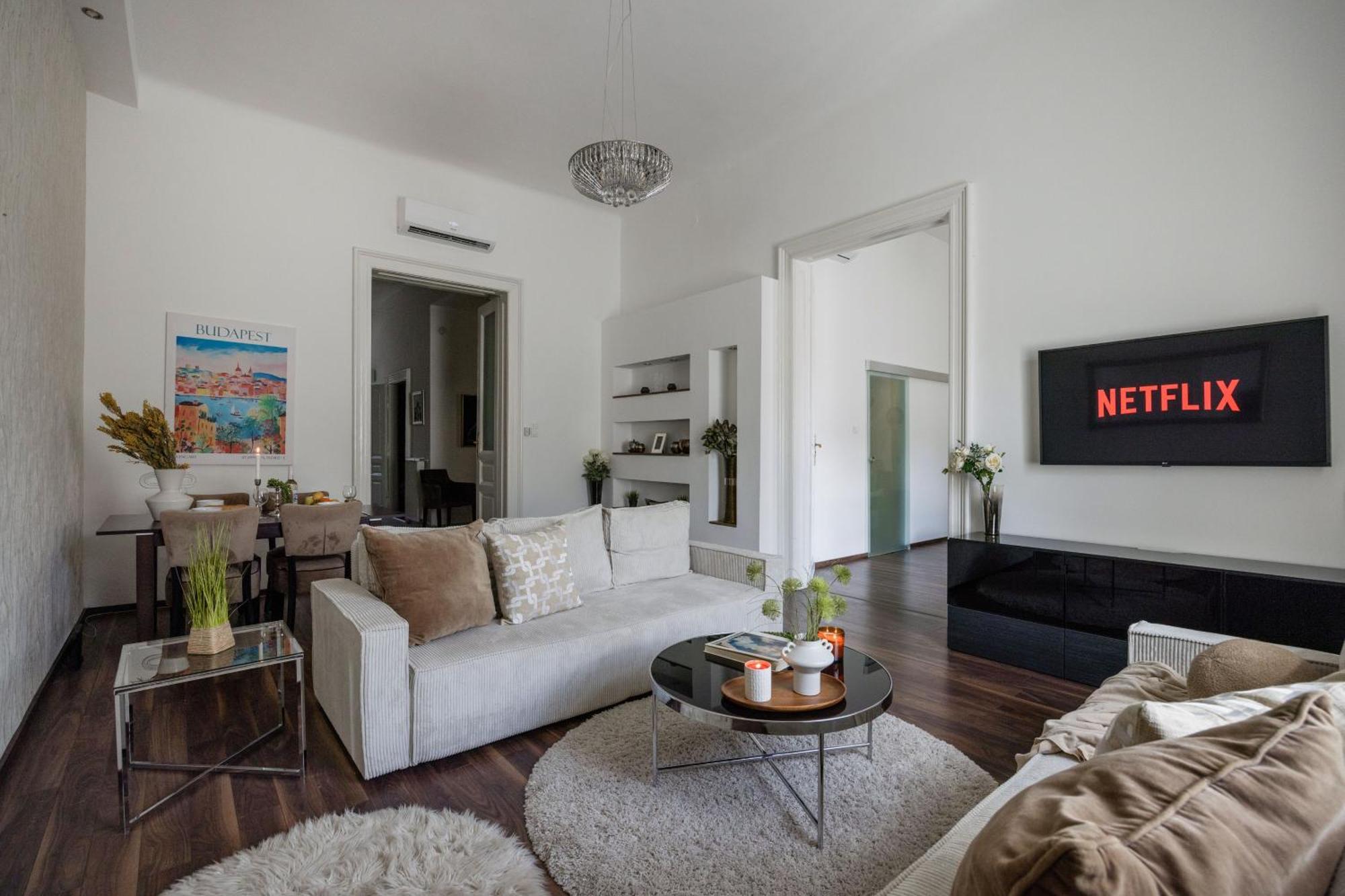 Discover Your Retreat-walk To Parliament Apartament