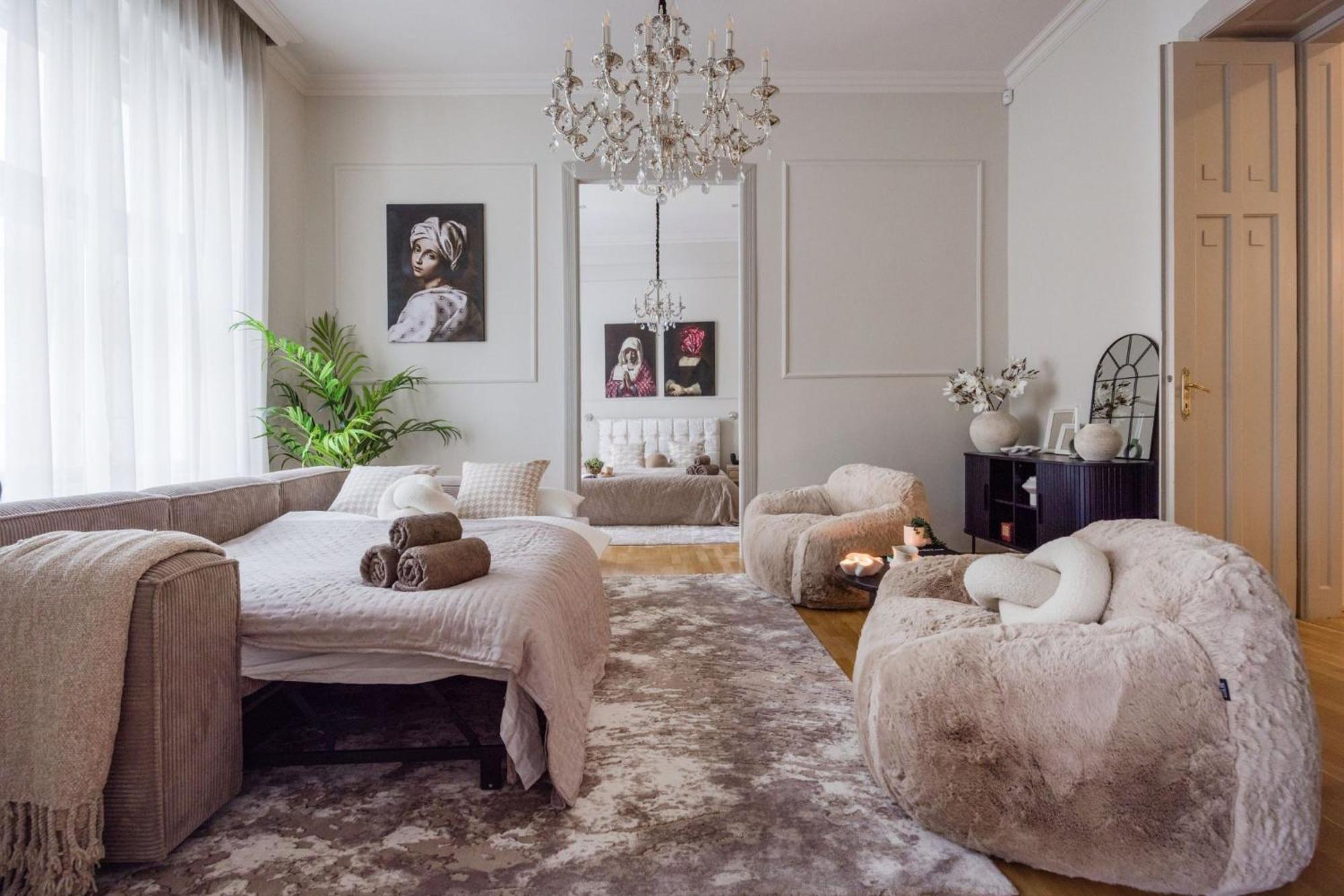 Timeless Elegant By Opera House Apartment *