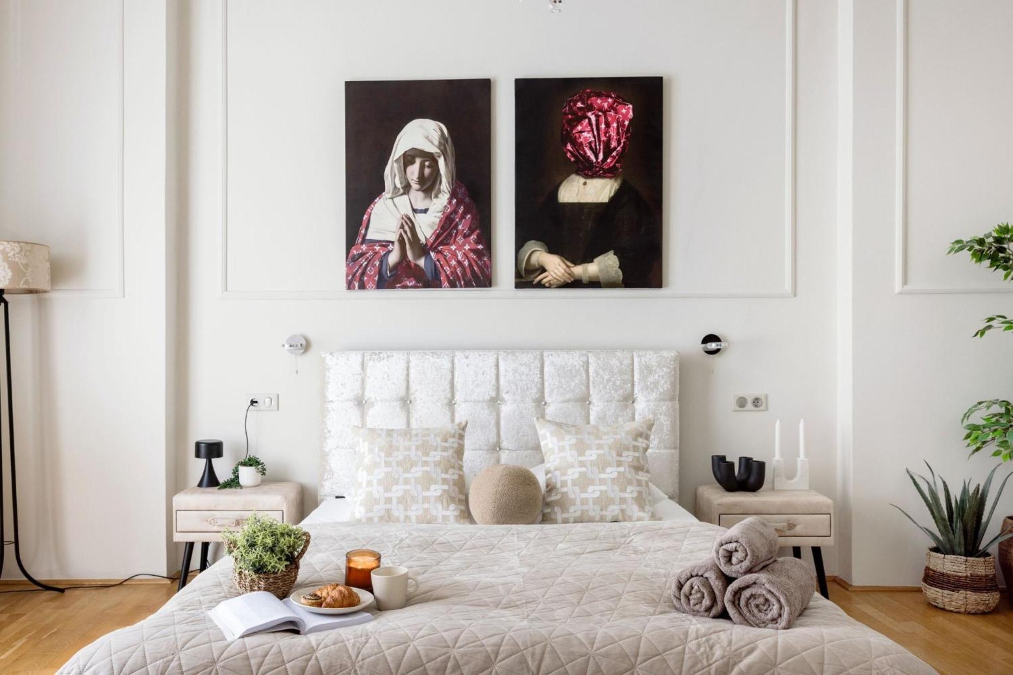 Timeless Elegant By Opera House