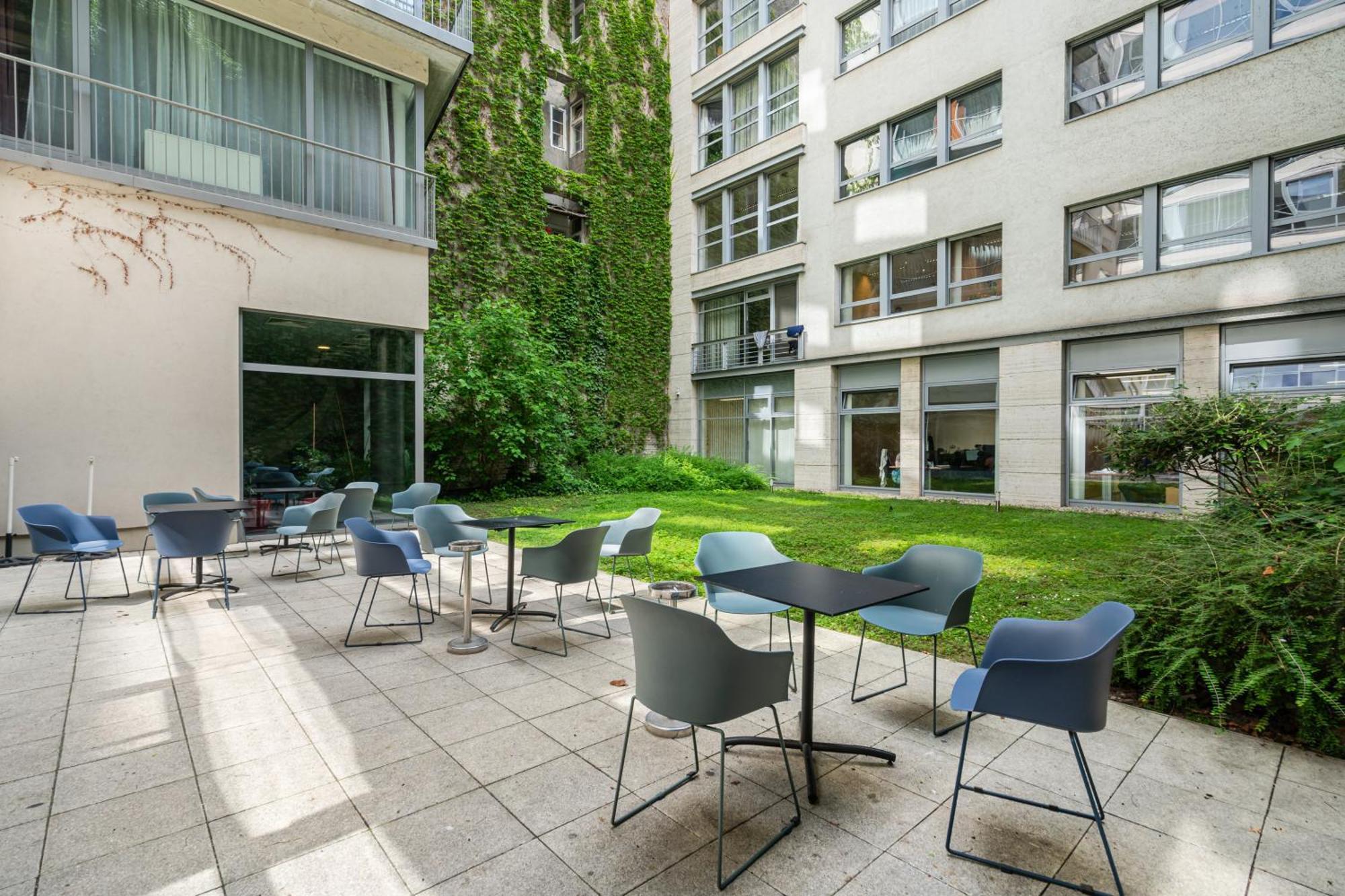 Center Wellness - Pool-gym-parking * Budapest