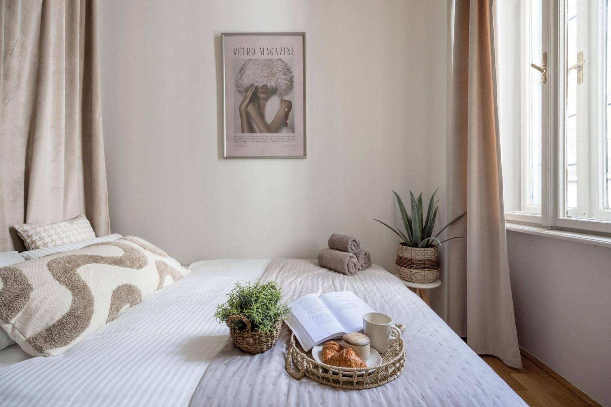 Timeless Elegant By Opera House Apartment Budapest