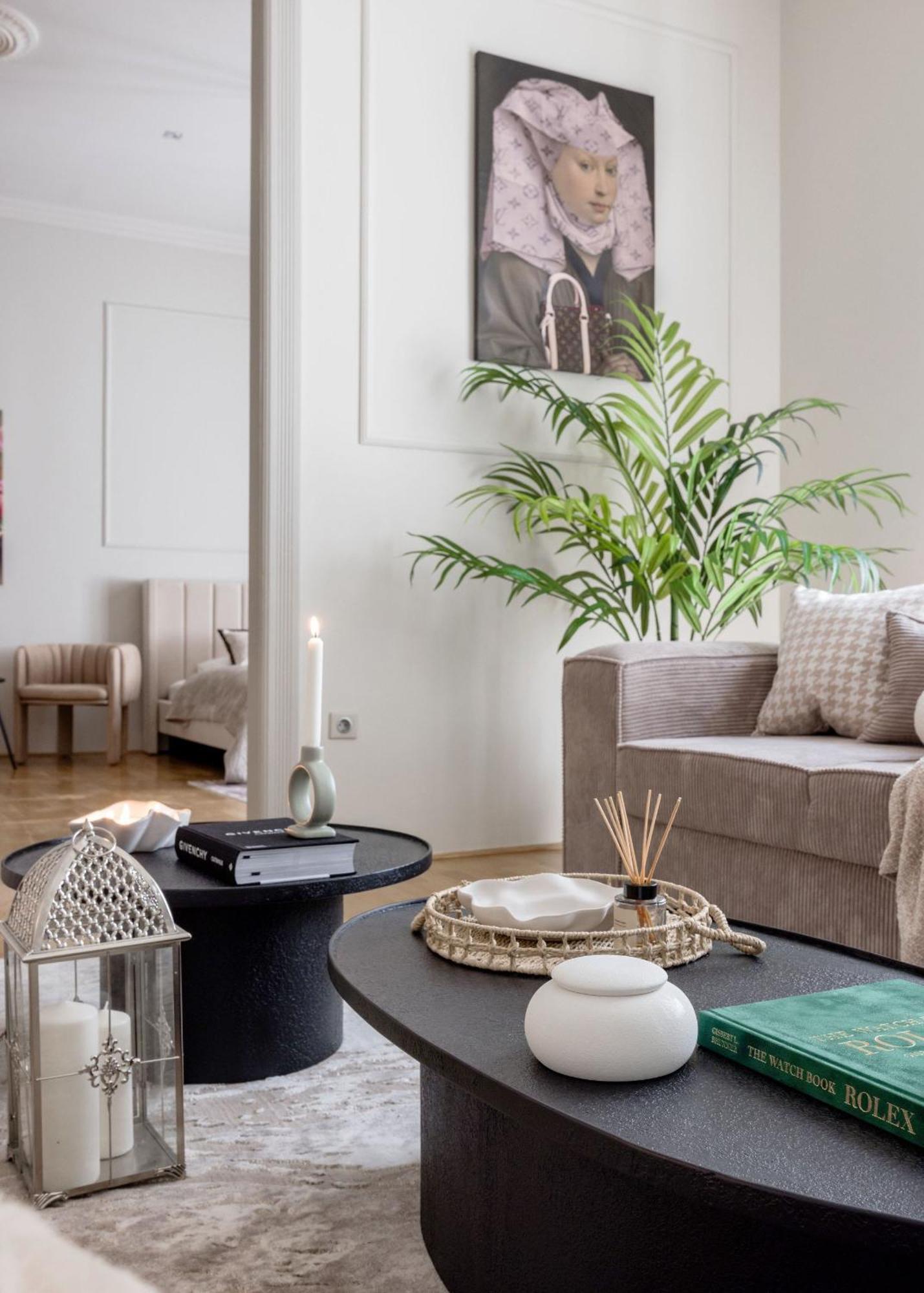 Timeless Elegant By Opera House Apartment Budapest