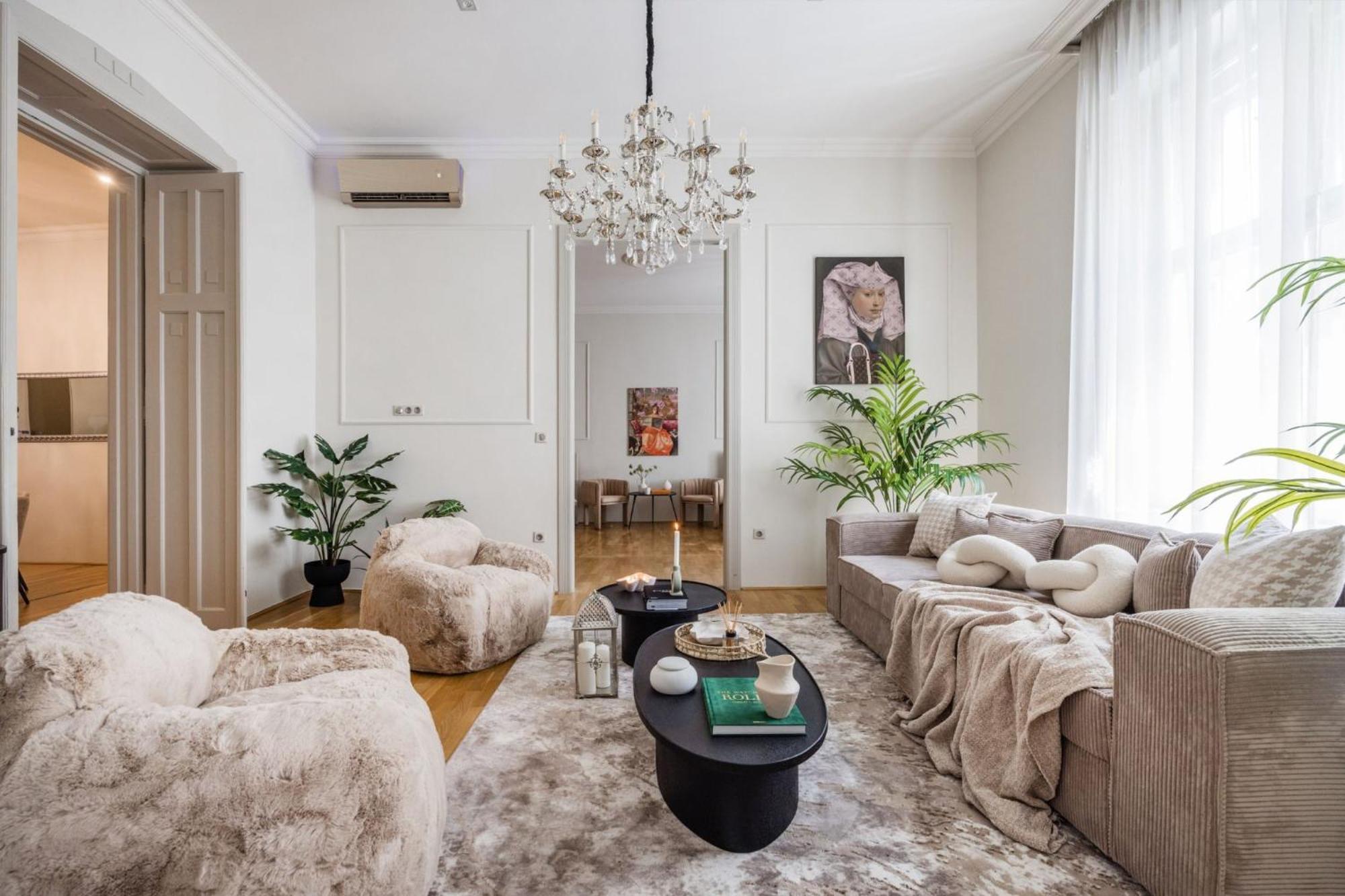 Timeless Elegant By Opera House