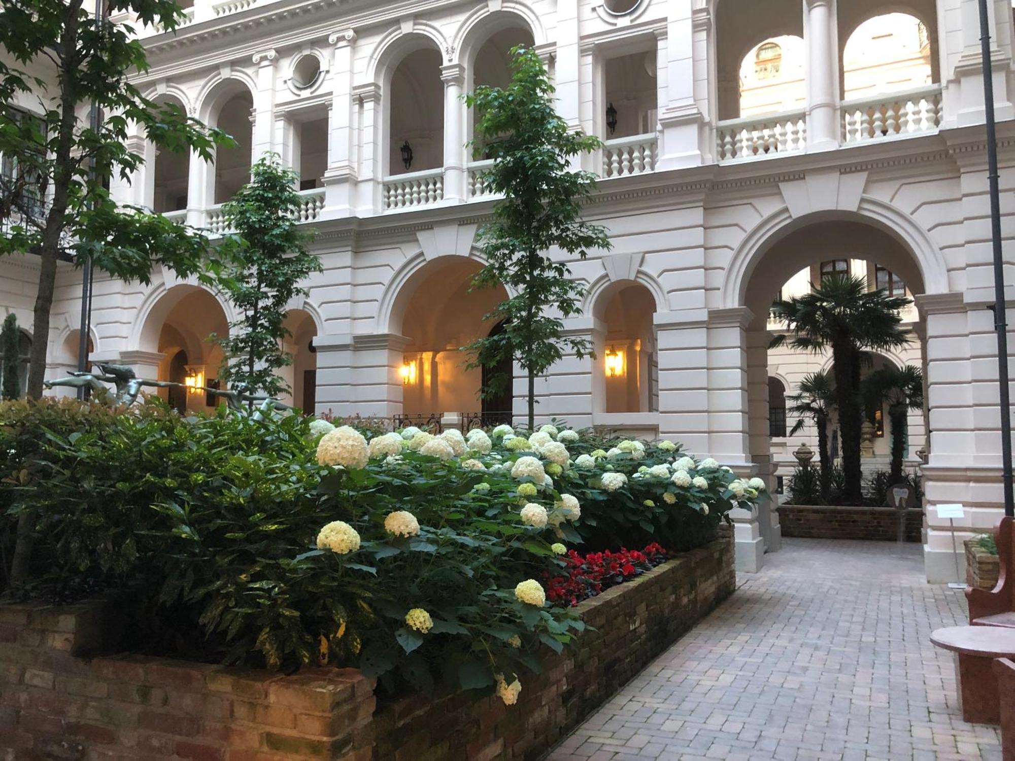 Korond Palace With 4 Bedrooms In An Unesco Protected Palazzo Apartment