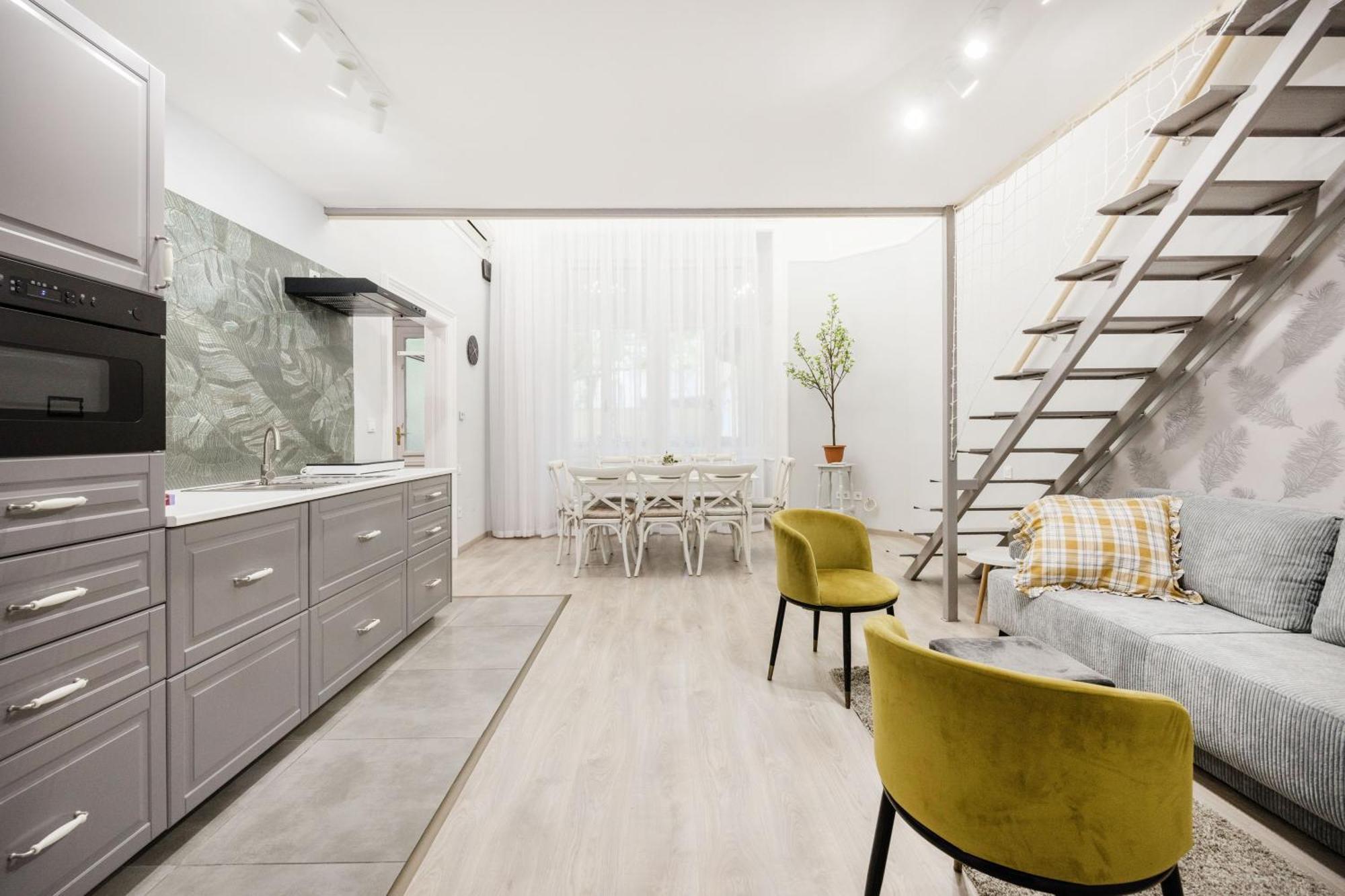 Spacious And Charming In The Centre Apartament