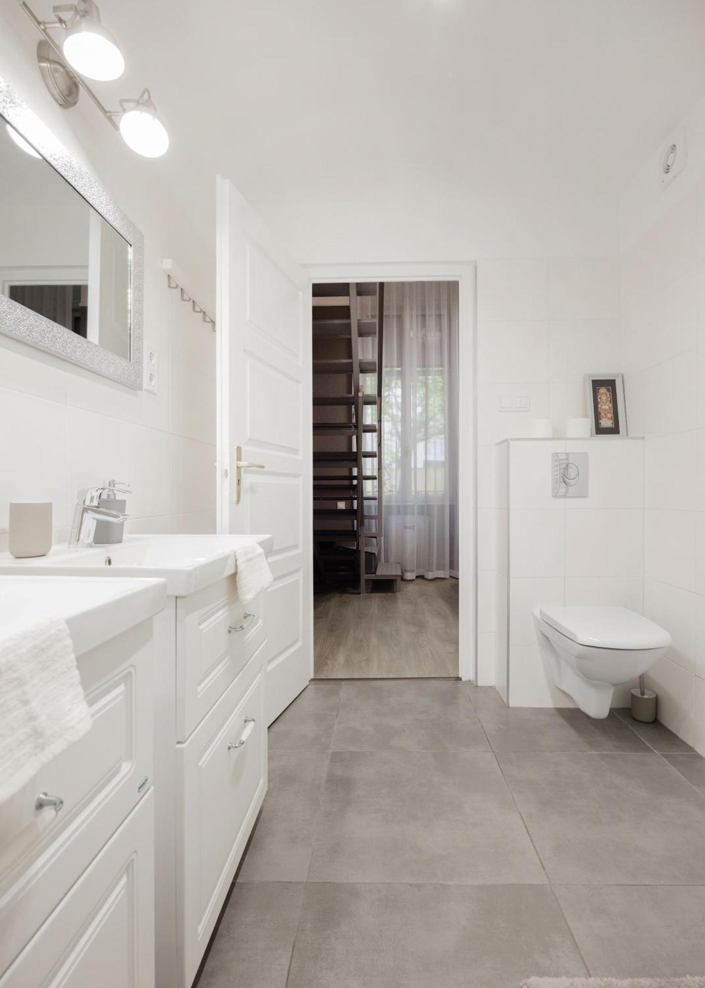 Spacious And Charming In The Centre Apartament *