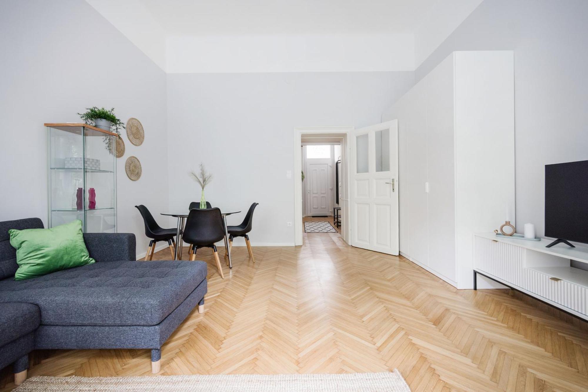 Serene And Spacious In The Centre *