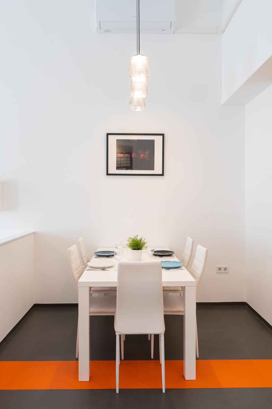 Bright Two-Bedroom Home By The New York Palace Apartamento Budapest