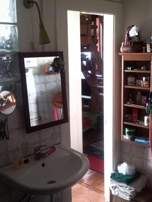 Or Working, Feel Good In The Retro Style Of A European Jiu Jitsu Champion! Appartement