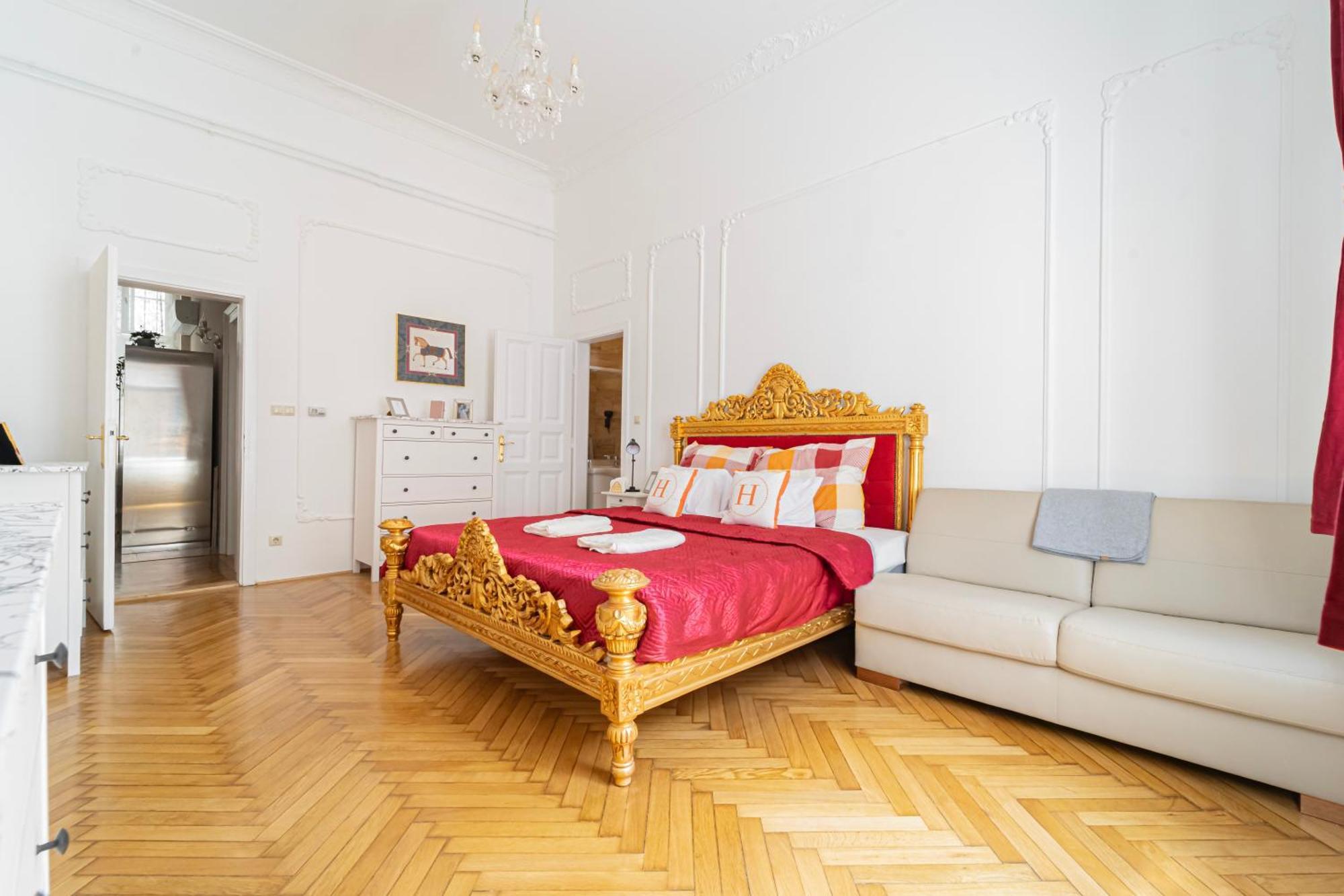Unique At Chain Bridge With Danube View Apartment