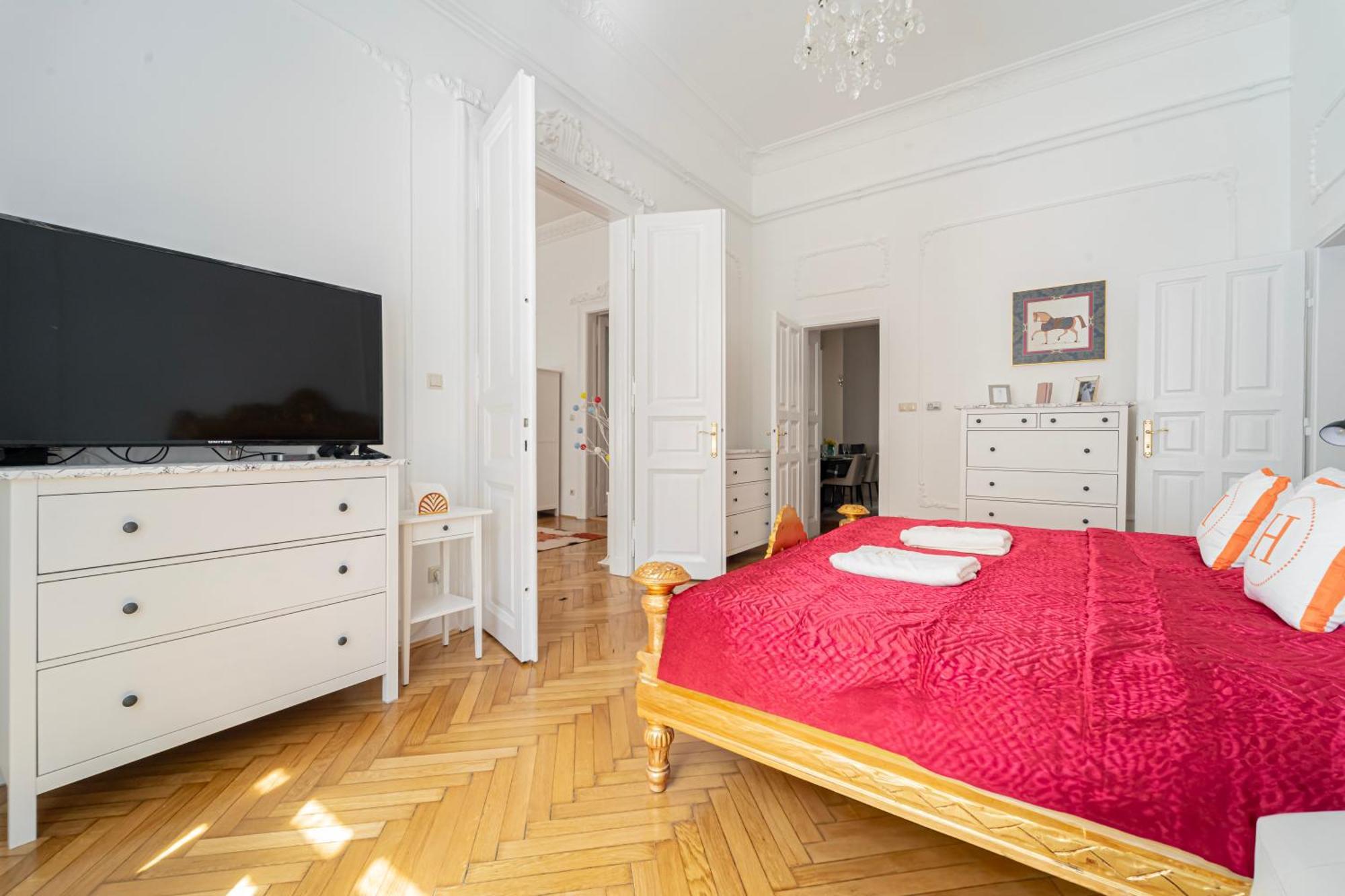 Apartment Unique At Chain Bridge With Danube View