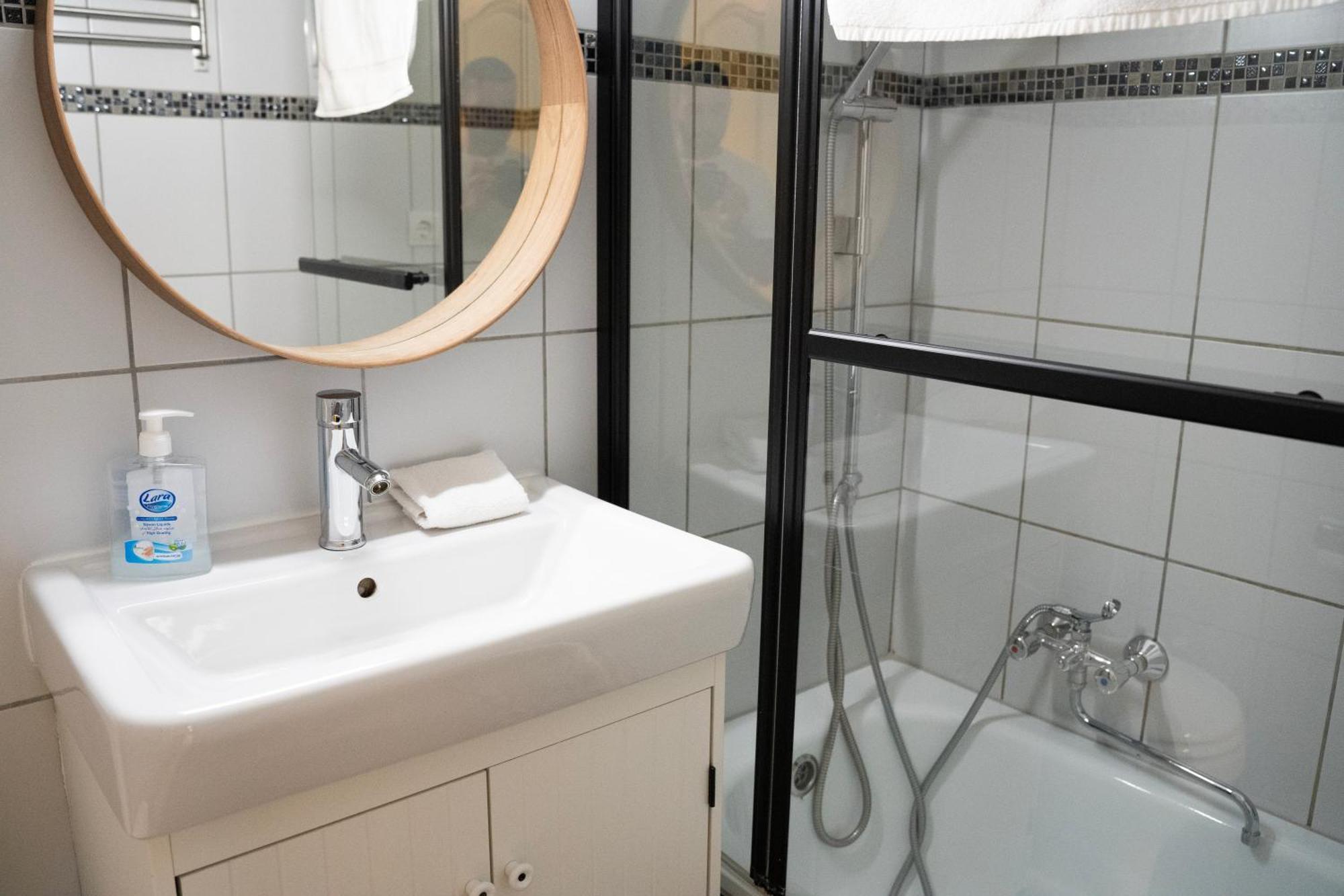 Appartement La Bella - Entire Near Gozsdu Udvar Boedapest