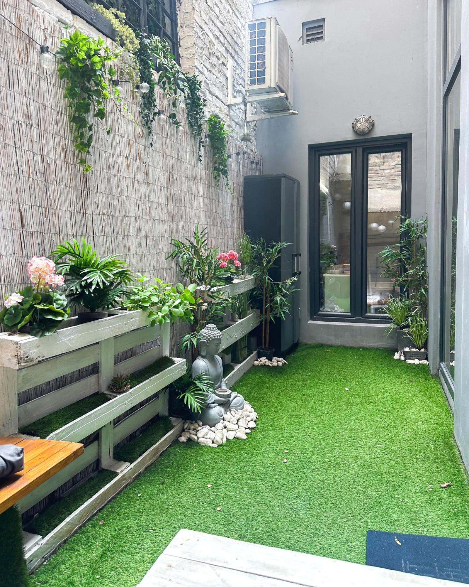 Urban With Private Garden Near Andrassy