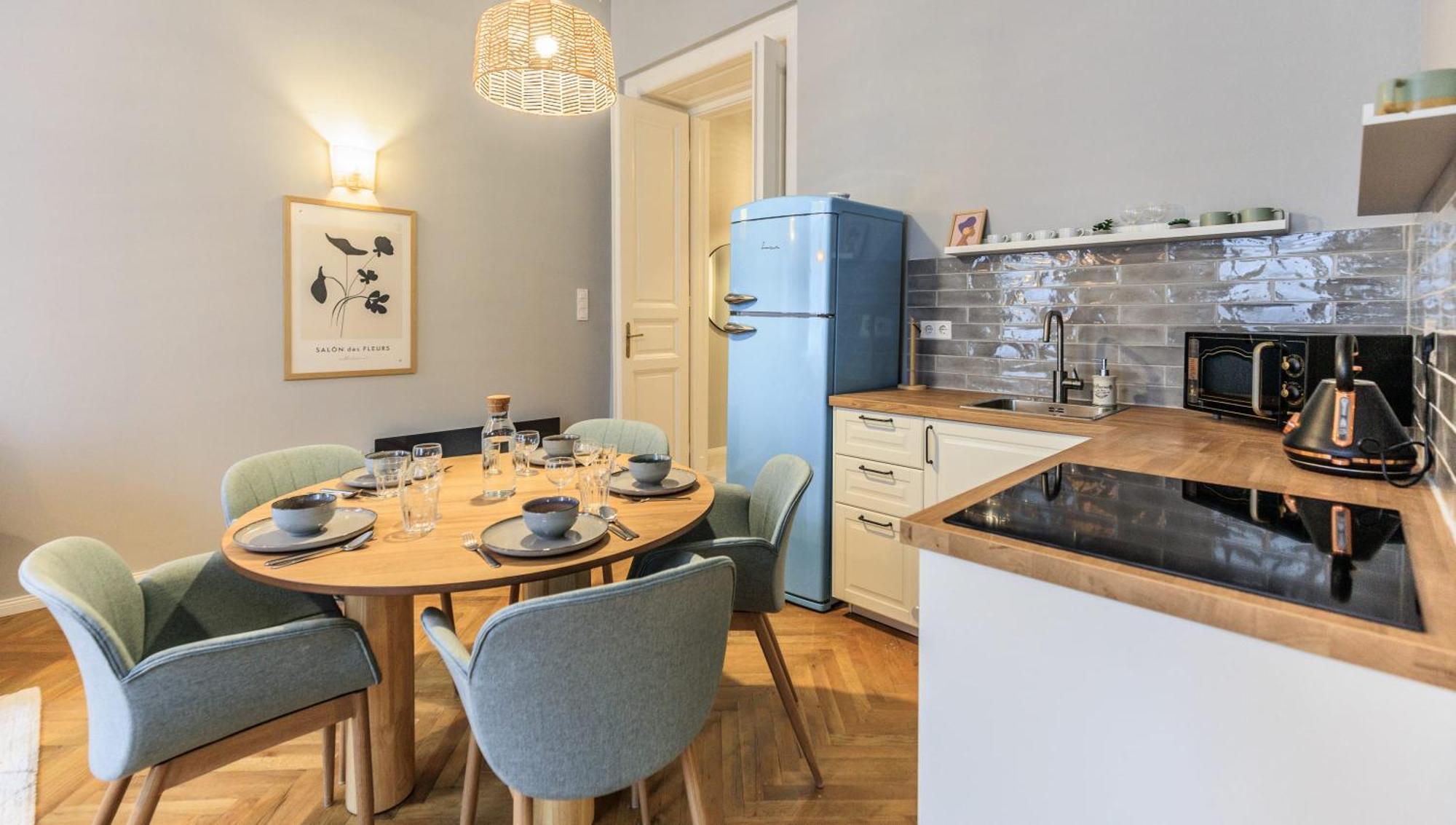 Designer 2 Bedroom Flat Apartament