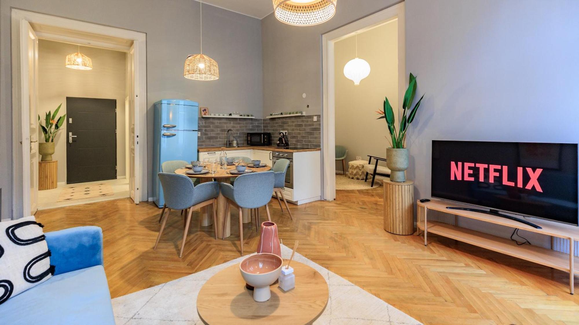 Designer 2 Bedroom Flat *