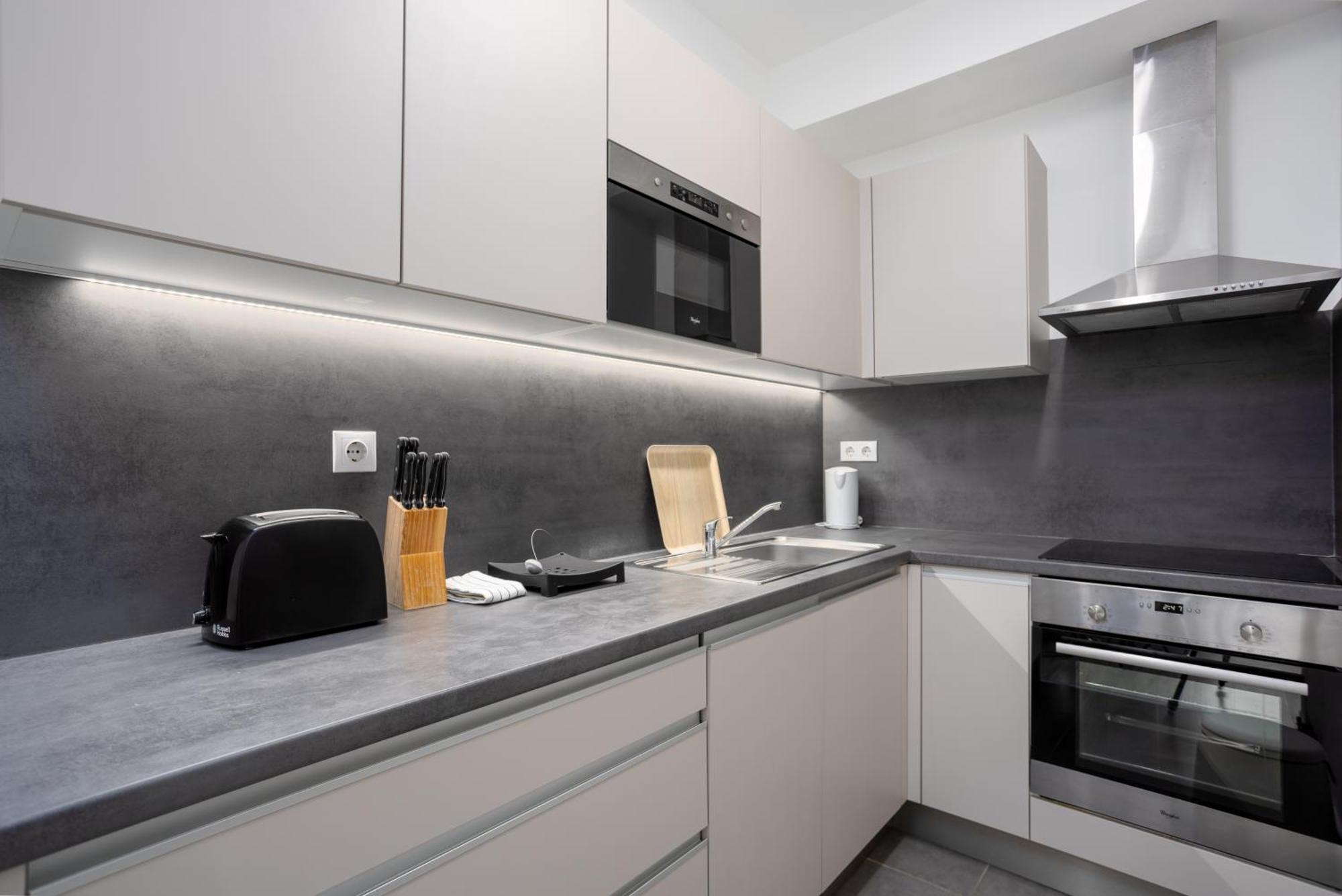 Luxury Atrium Residences Apartman
