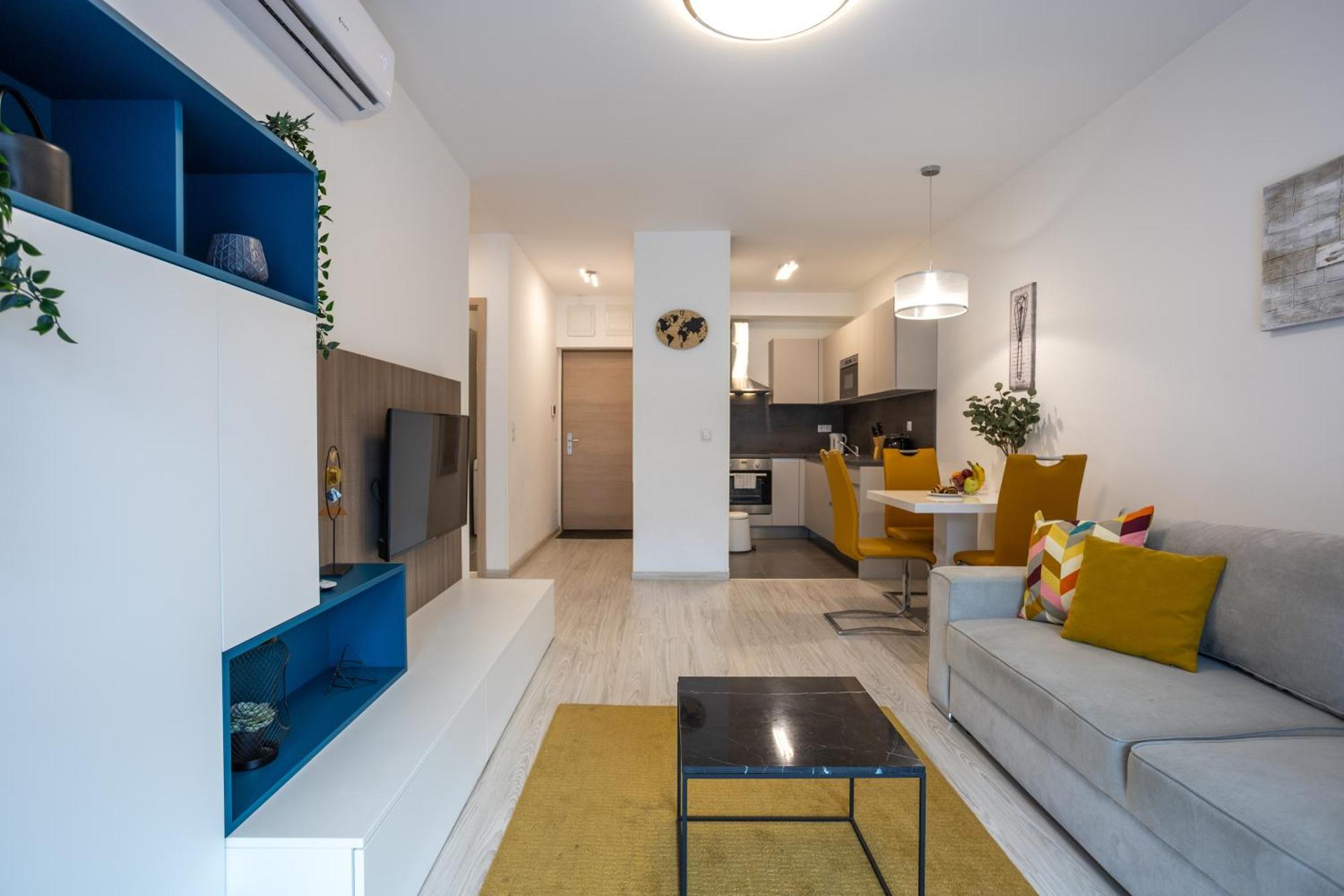 Luxury Atrium Residences *