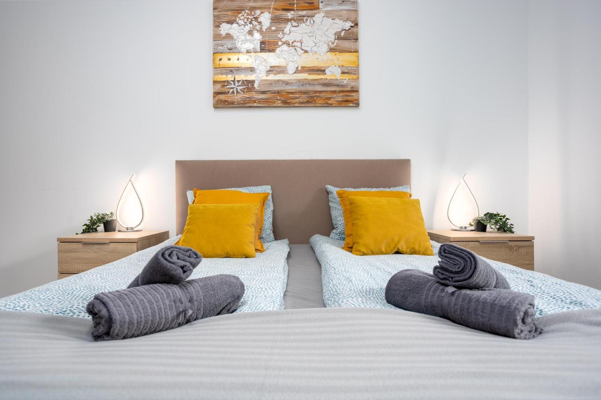 Luxury Atrium Residences Apartment *