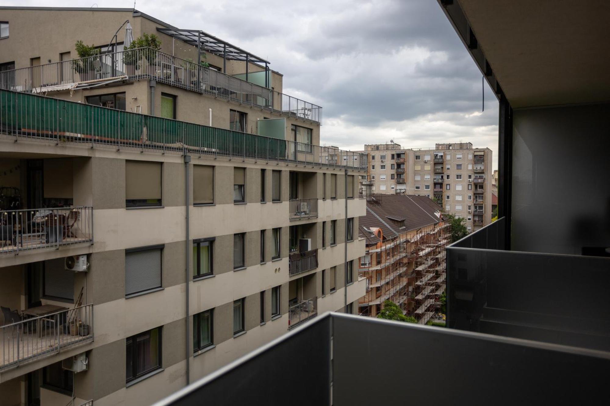 Luxury Atrium Residences *