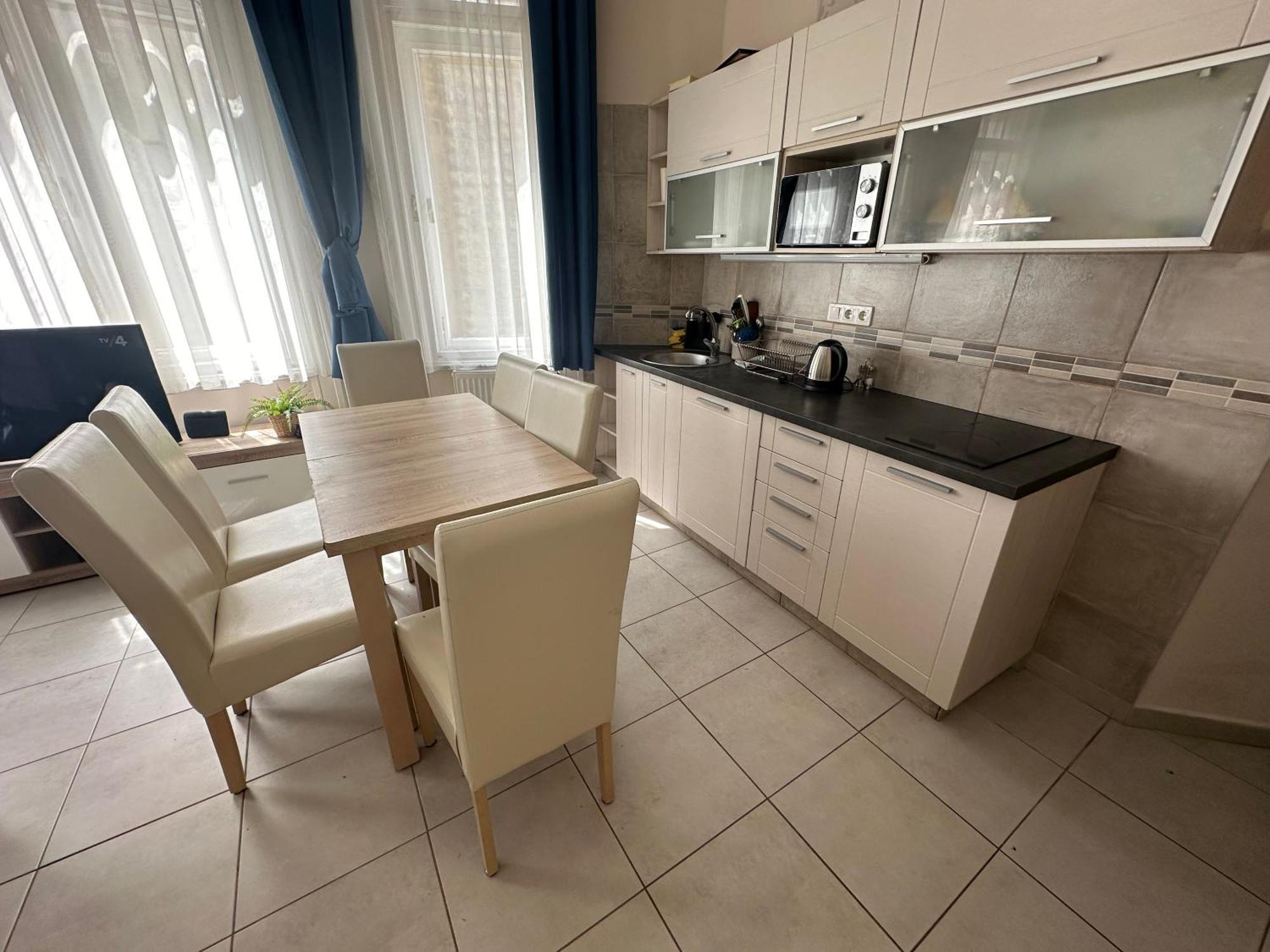 Apartamento Bright Apartment In The Most Beautiful Street Of Budapest Vaci Street, Fashion Street *
