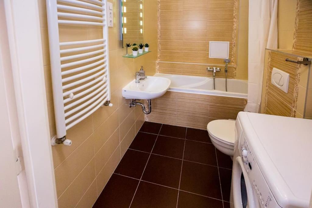 Opera With Three Bedroom W Ac Apartamento Budapest