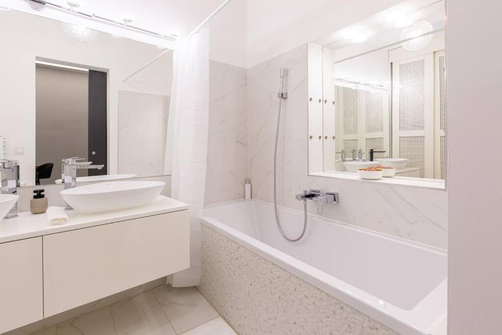 Quaint And Cozy 2-br In The Center Budapest