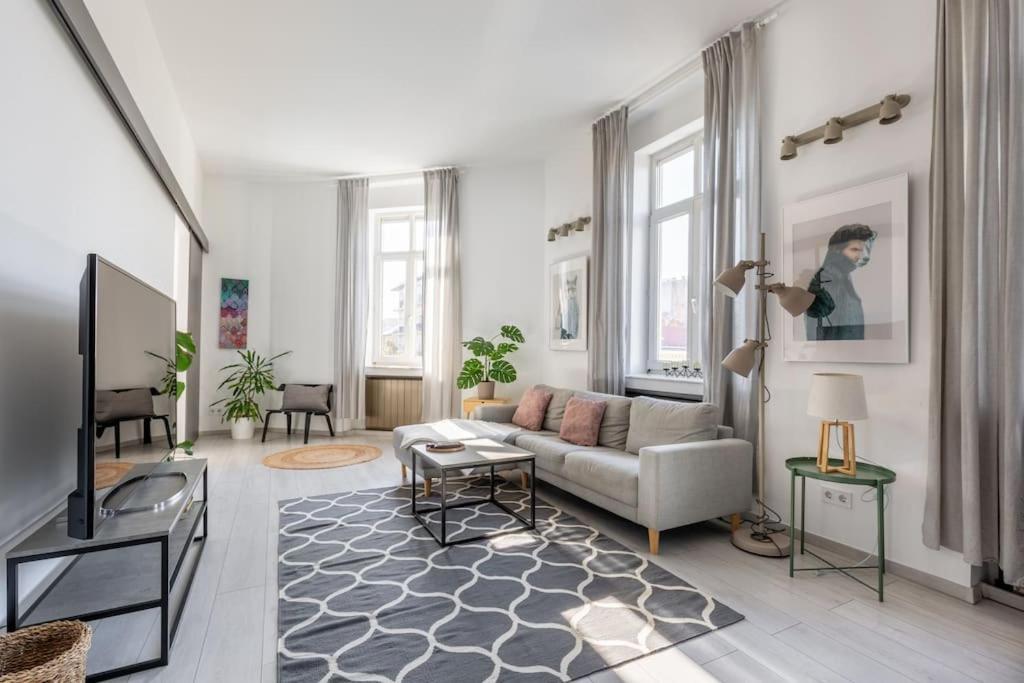 Quaint And Cozy 2-br In The Center Budapest