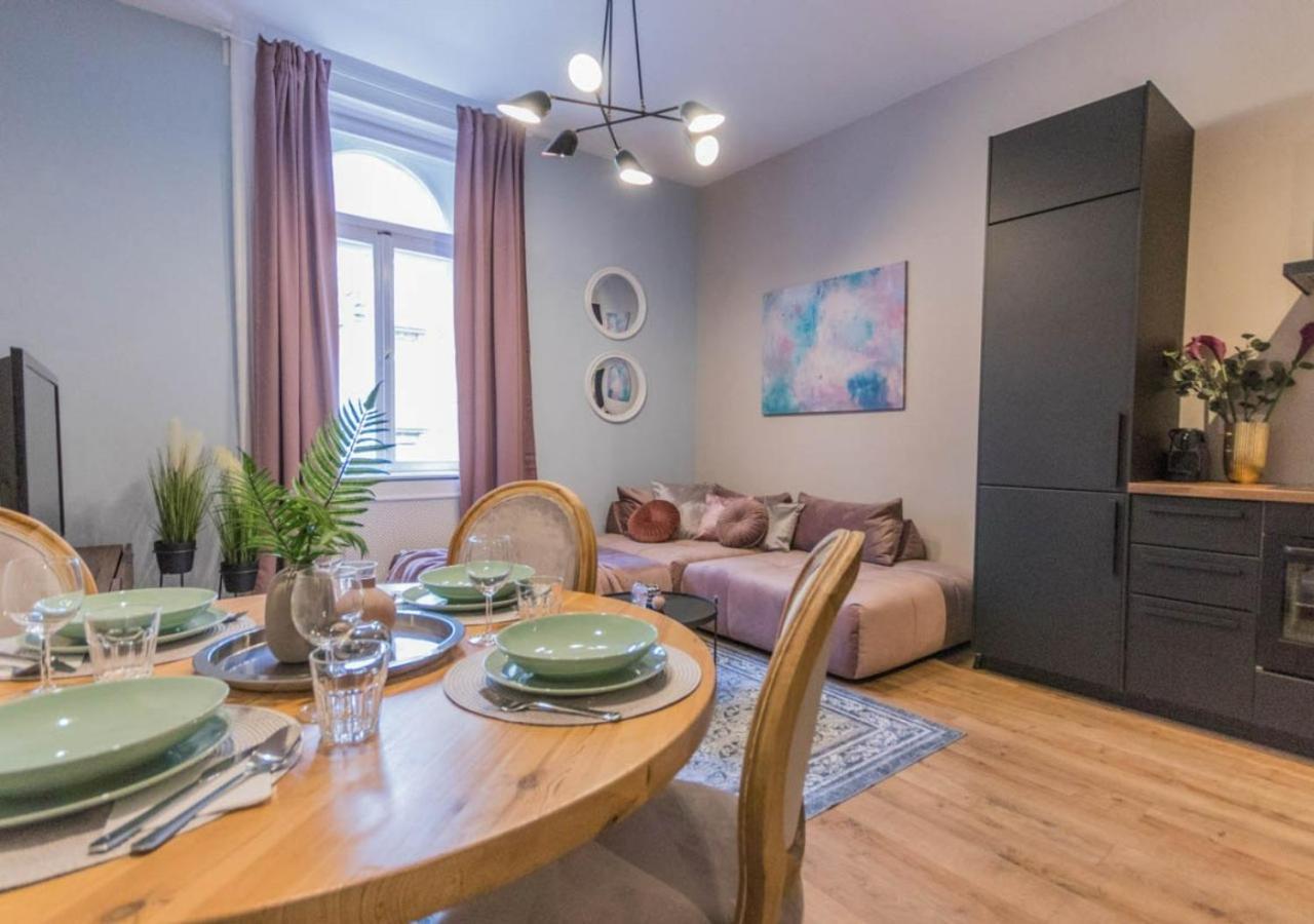 True Gem Downtown Next To Synagogue And Gozsdu Garden Area Lejlighed