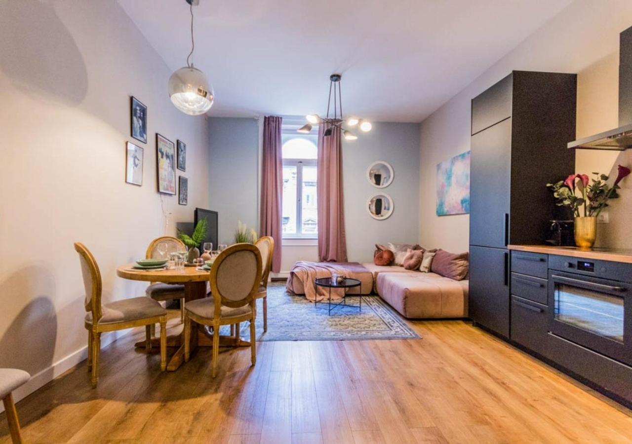 Lejlighed True Gem Downtown Next To Synagogue And Gozsdu Garden Area *